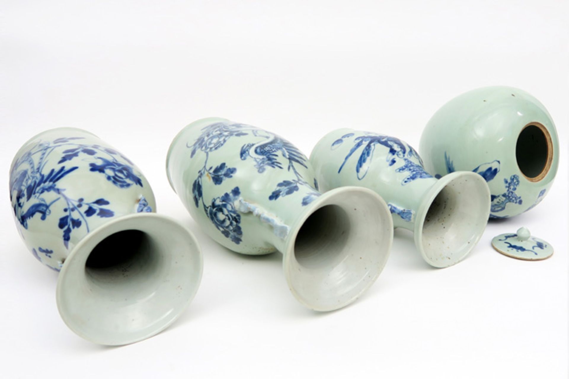 three Chinese vases and a ginger jar in celadon porcelain with blue-white decors || Lot van drie - Image 3 of 4