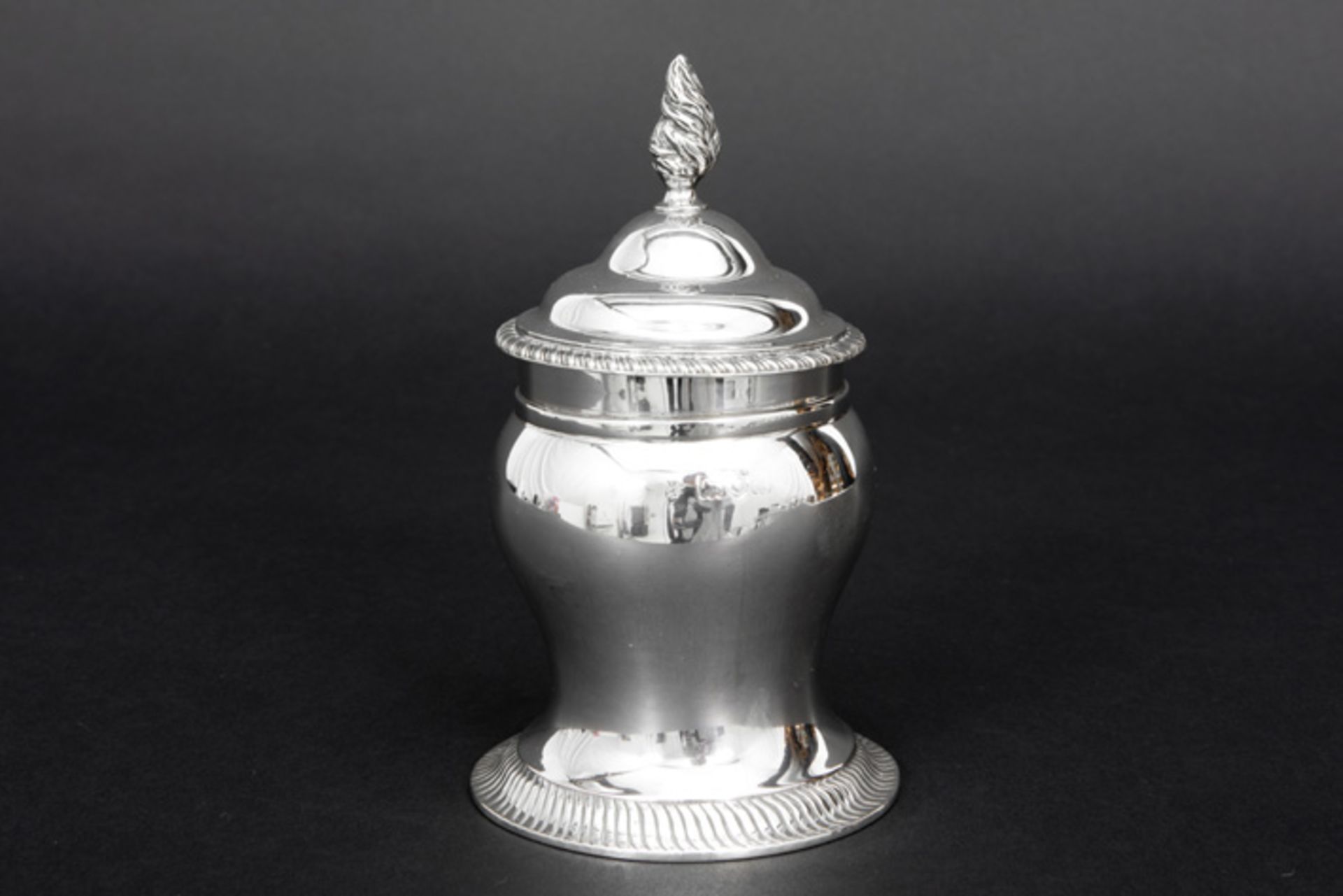 antique English tea box in marked and T. Slater, W. Slater & H. Holland signed silver || T. - Image 2 of 4