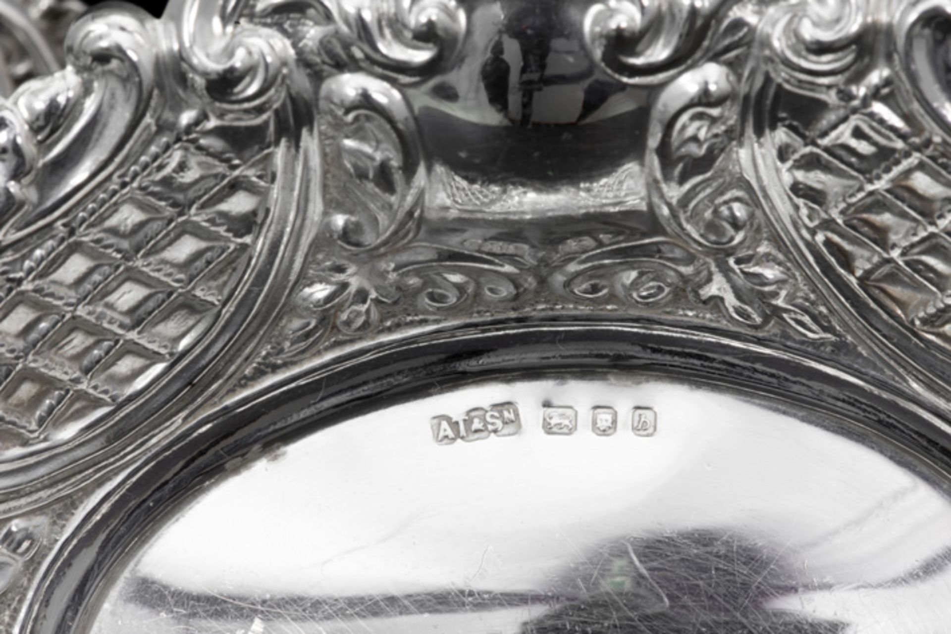 set of four English sweet's baskets in marked and "A. Taile & Sons" signed silver || A. TAILE & SONS - Image 3 of 3