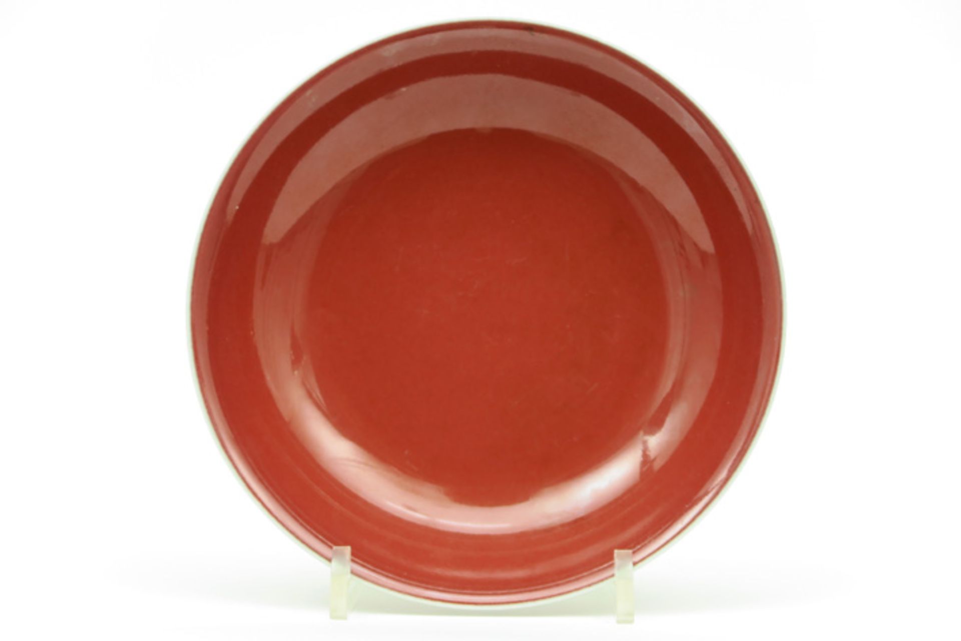 Chinese bowl marked porcelain with an oxblood glaze || Chinese bowl in gemerkt porselein met een "