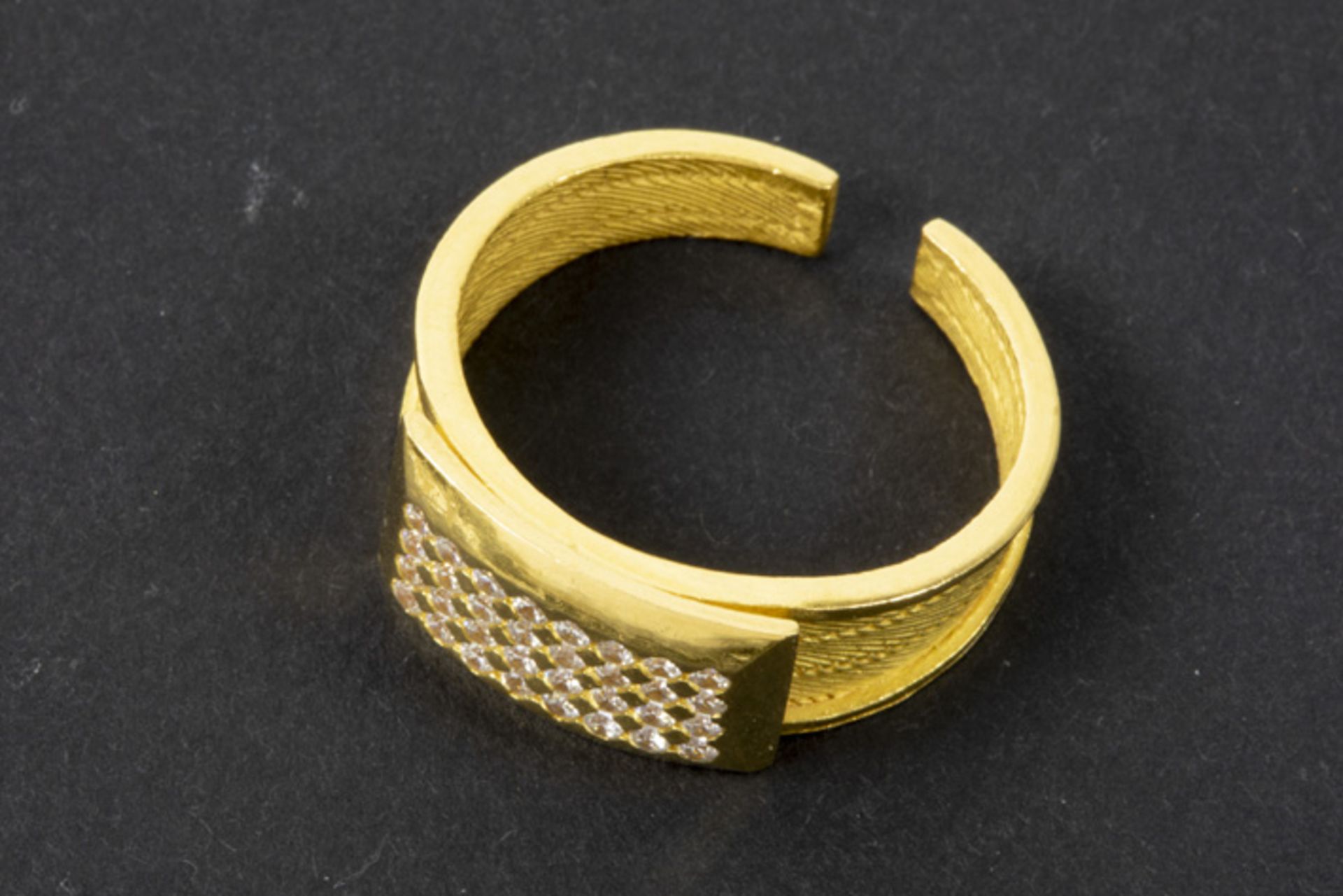 set of a necklace and bracelet in yellow gold (18 carat) with zirconia - 154,5 gram || Set van een - Image 3 of 7