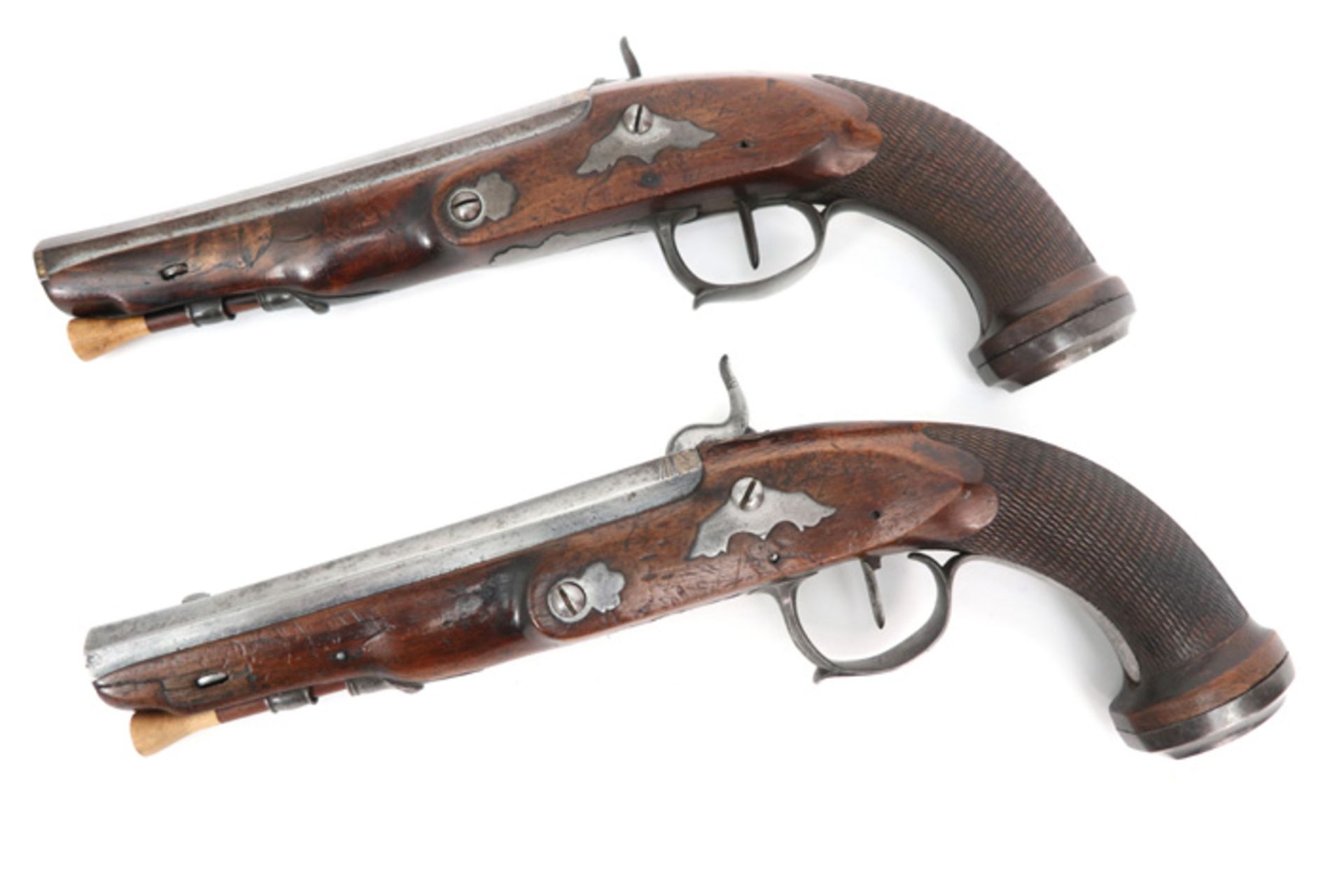 pair of antique, marked duelling guns || Paar antieke gemerkte duelleerpistolen in hout en metaal - Image 2 of 3