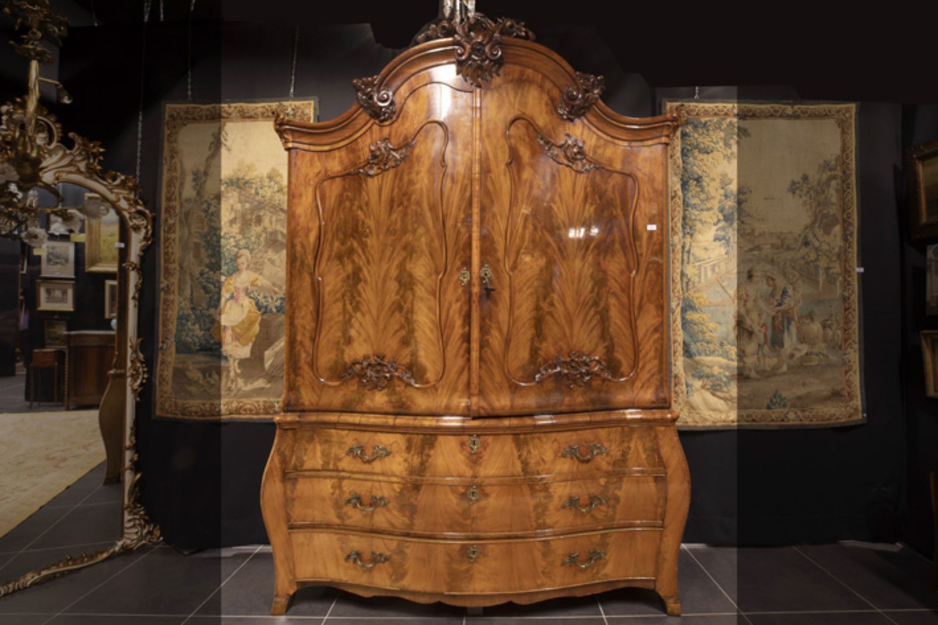 superb 18th Cent. Dutch Louis XV style cabinet in mahogany || NEDERLAND - 18° EEUW superb zgn