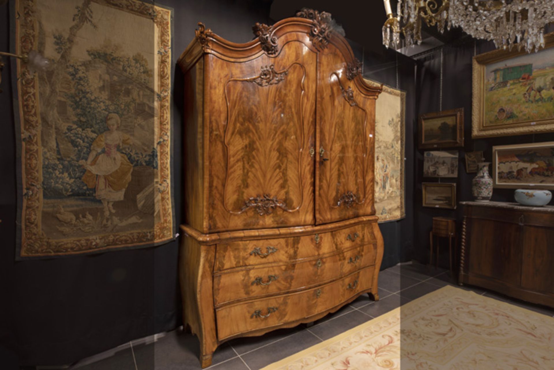 superb 18th Cent. Dutch Louis XV style cabinet in mahogany || NEDERLAND - 18° EEUW superb zgn - Image 2 of 3