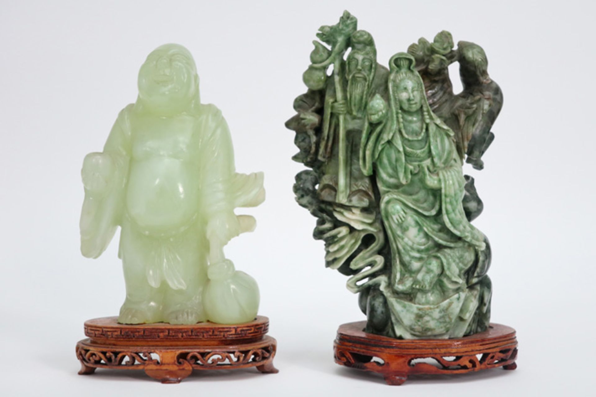 two Chinese stone sculptures || Lot van twee Chinese sculpturen in steen - hoogtes : 16,5 en 19,5 cm