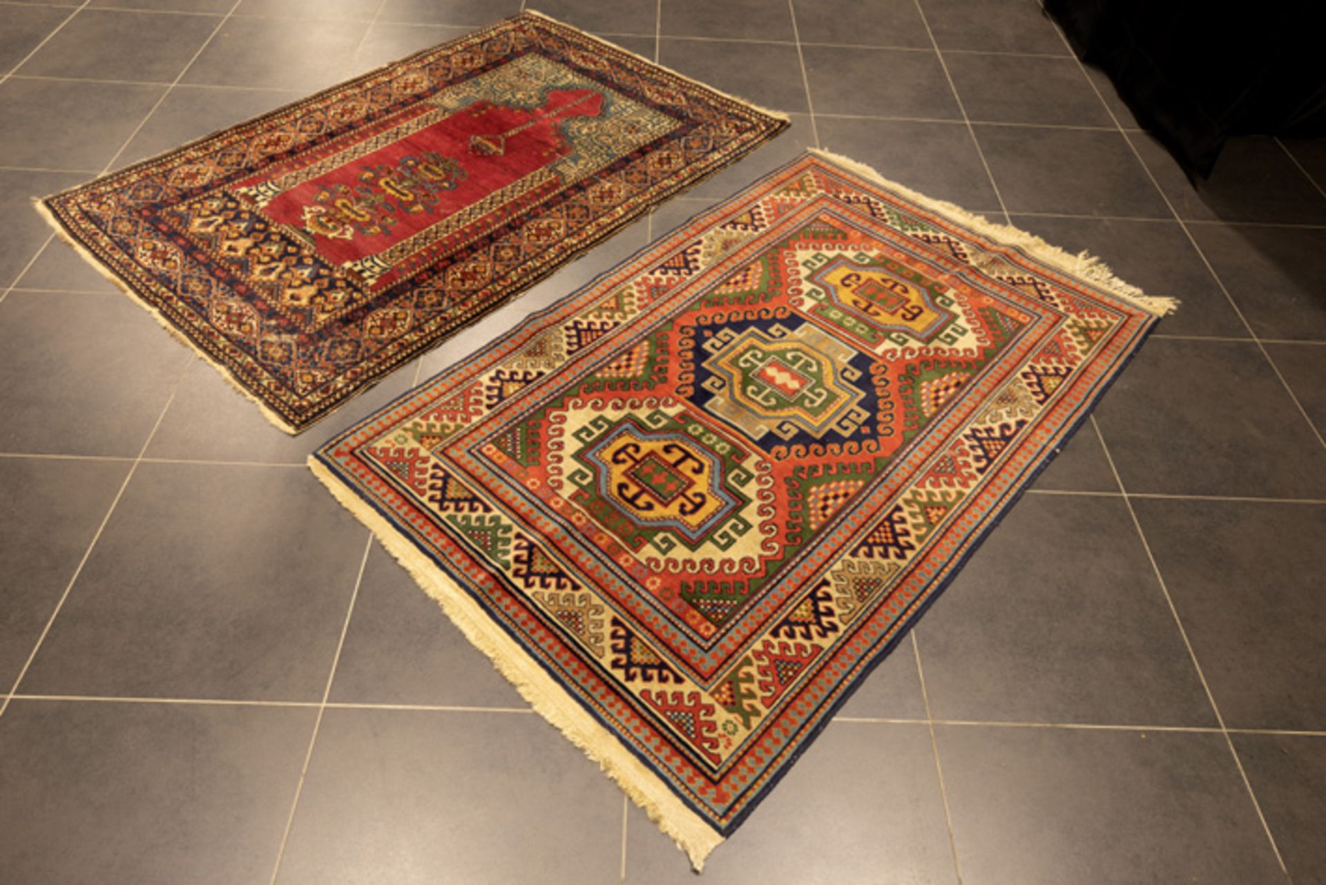 two Persian dozar carpets amongst which an antique Afshar praying rug || Lot (2) van een Perzisch