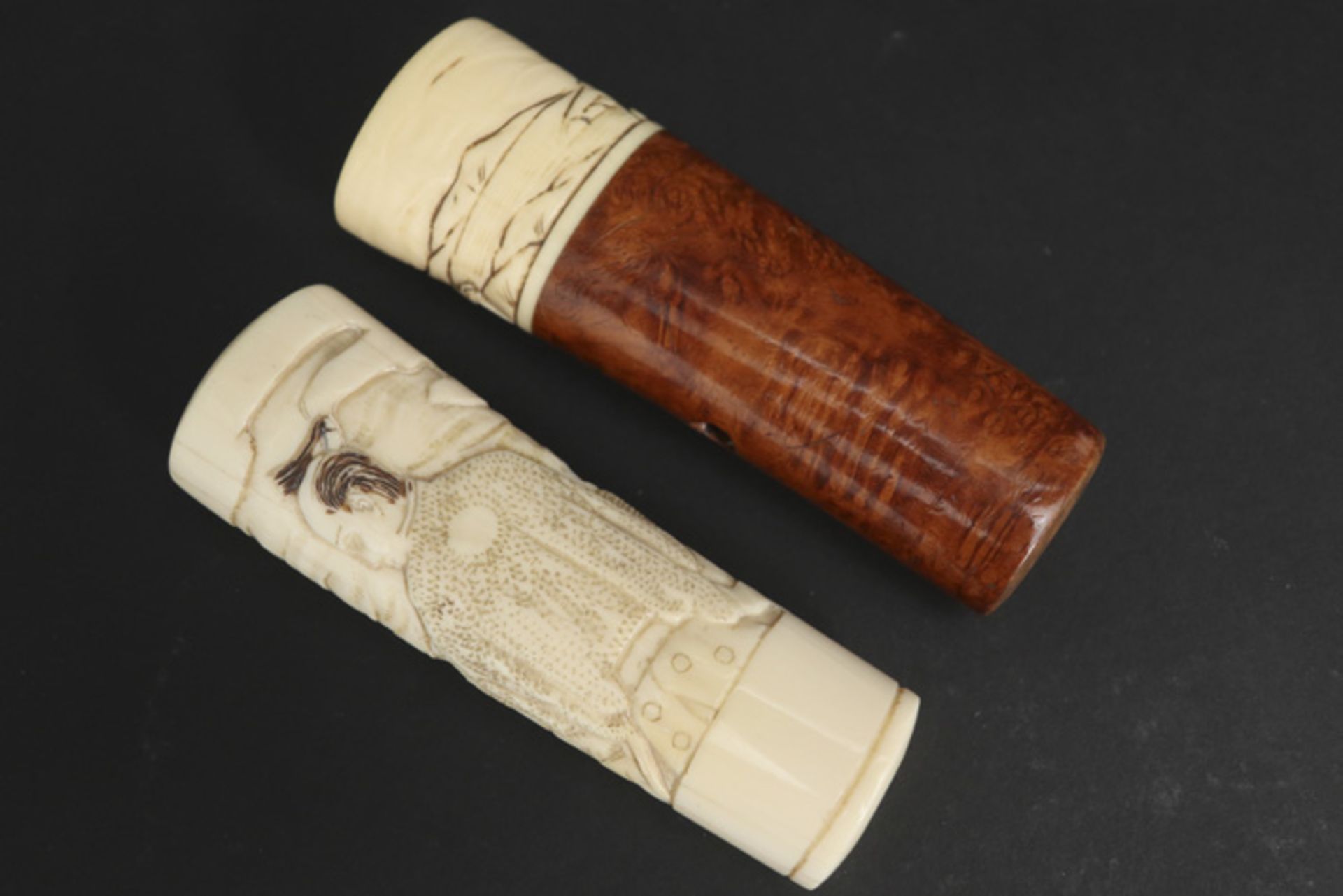 two umbrella grips, one in burr wood and ivory & one in ivory (Japanese work) || Twee grepen van - Image 4 of 4