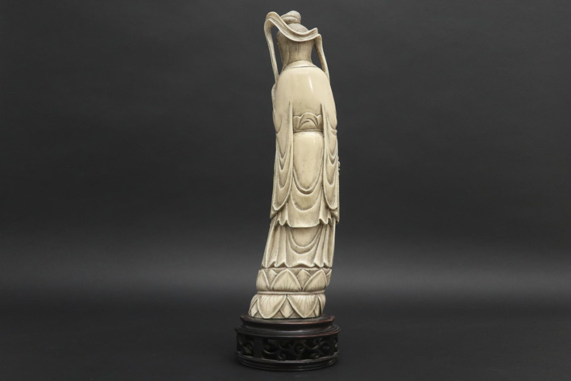 antique Chinese buddhistic "Quan Yin" sculpture in ivory || Antieke Chinese boeddhistische sculptuur - Image 3 of 3
