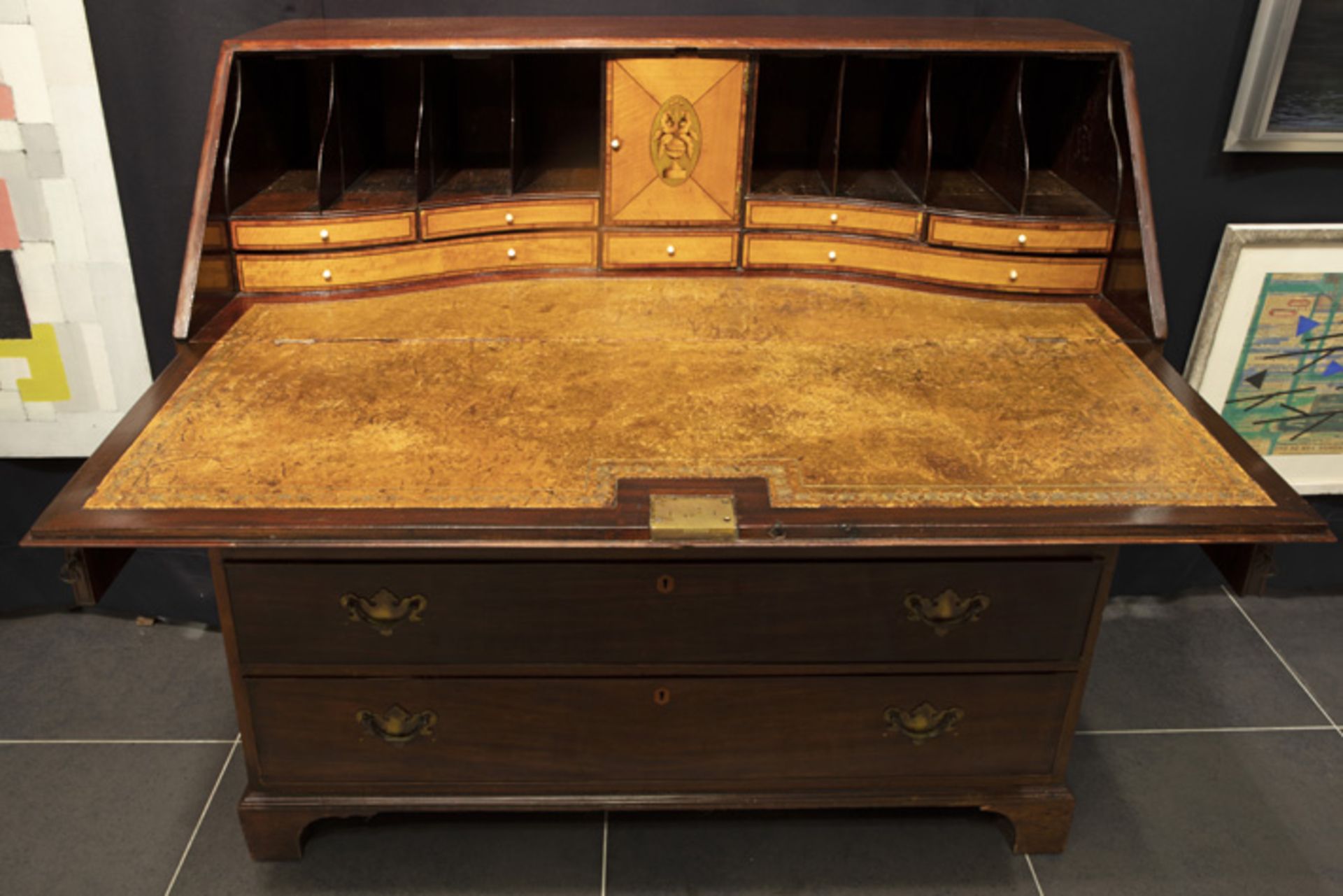 late 18th Cent. English Georgian bureau in mahogany with a nice interior partially in marquetry || - Image 3 of 6