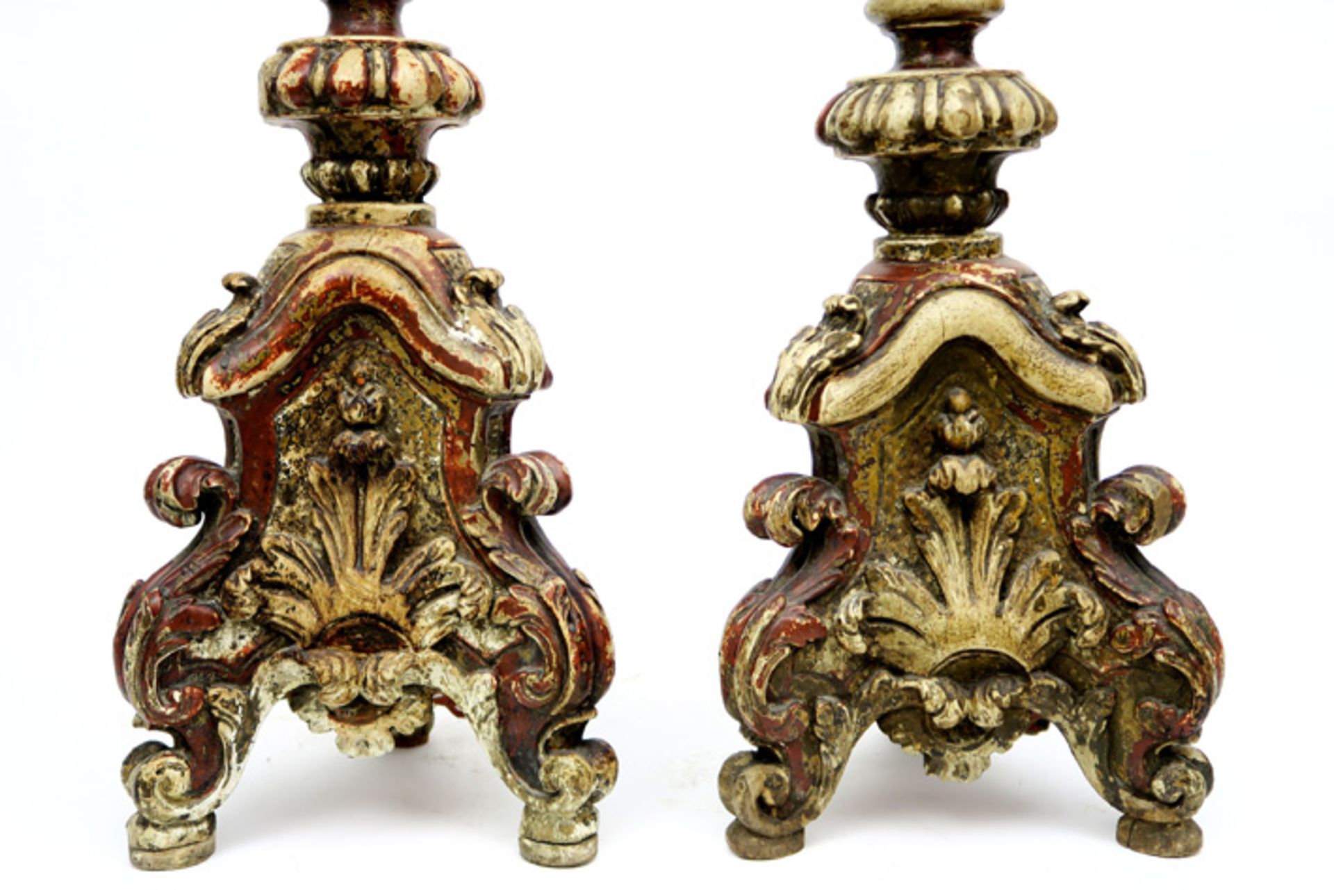 pair of antique baroque style candlesticks in polychromed wood || Paar antieke barokke kandelaars in - Bild 4 aus 4
