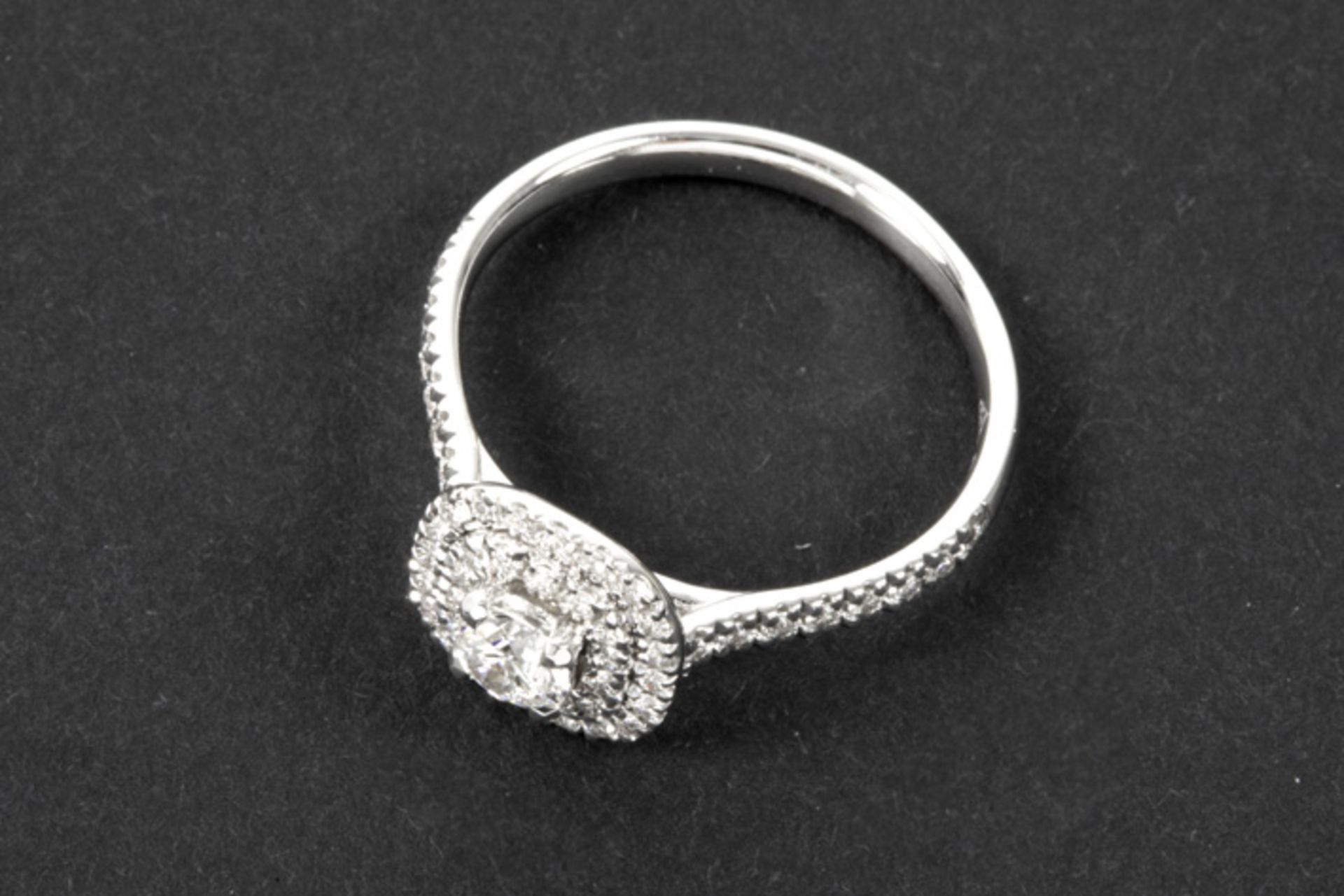 ring in white gold (18 carat) with a 0,30 carat very high quality brilliant cut diamond, - Image 3 of 3