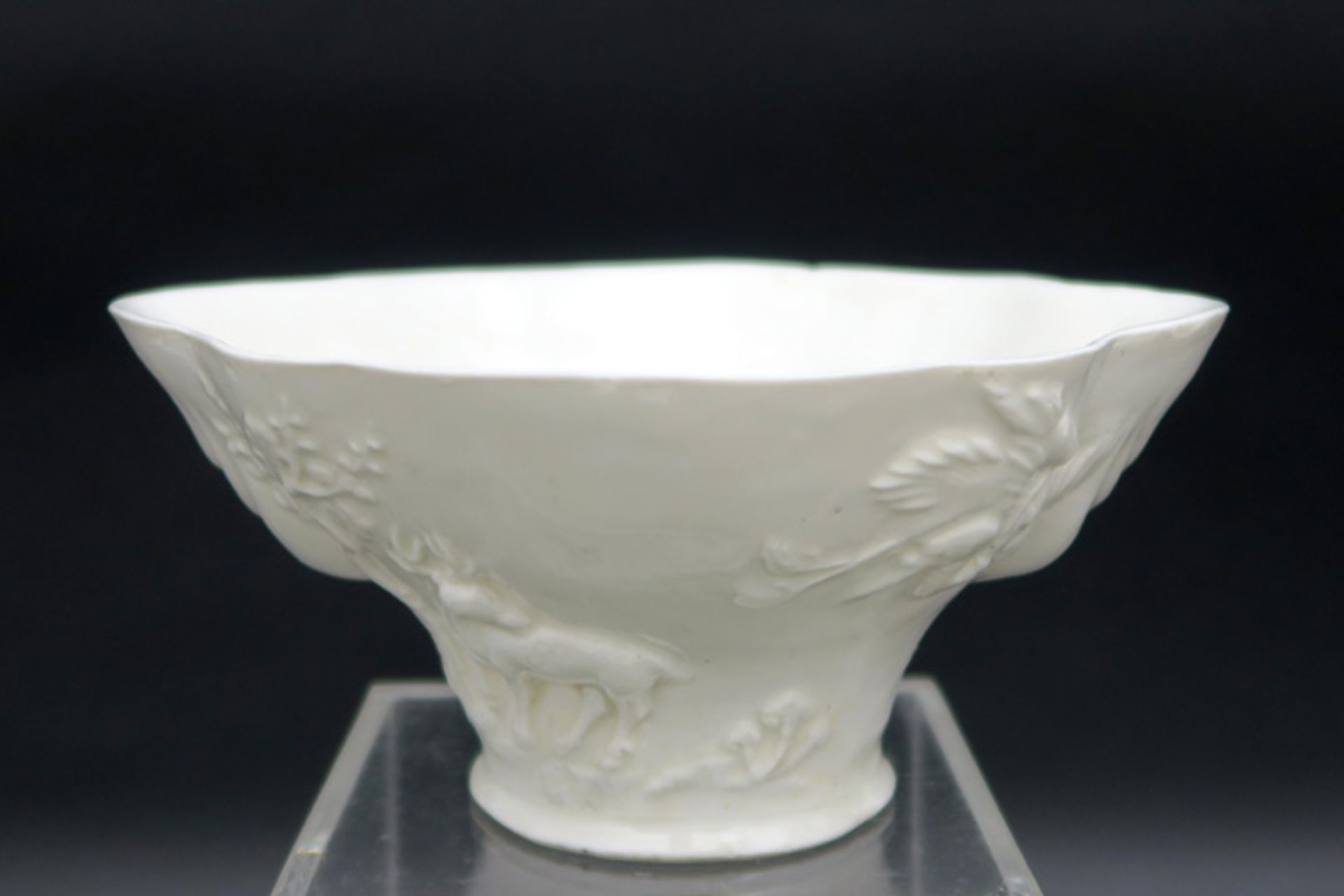 Chinese cup in "blanc de Chine" porcelain with a relief decor with mythical animals (deer, - Image 6 of 7