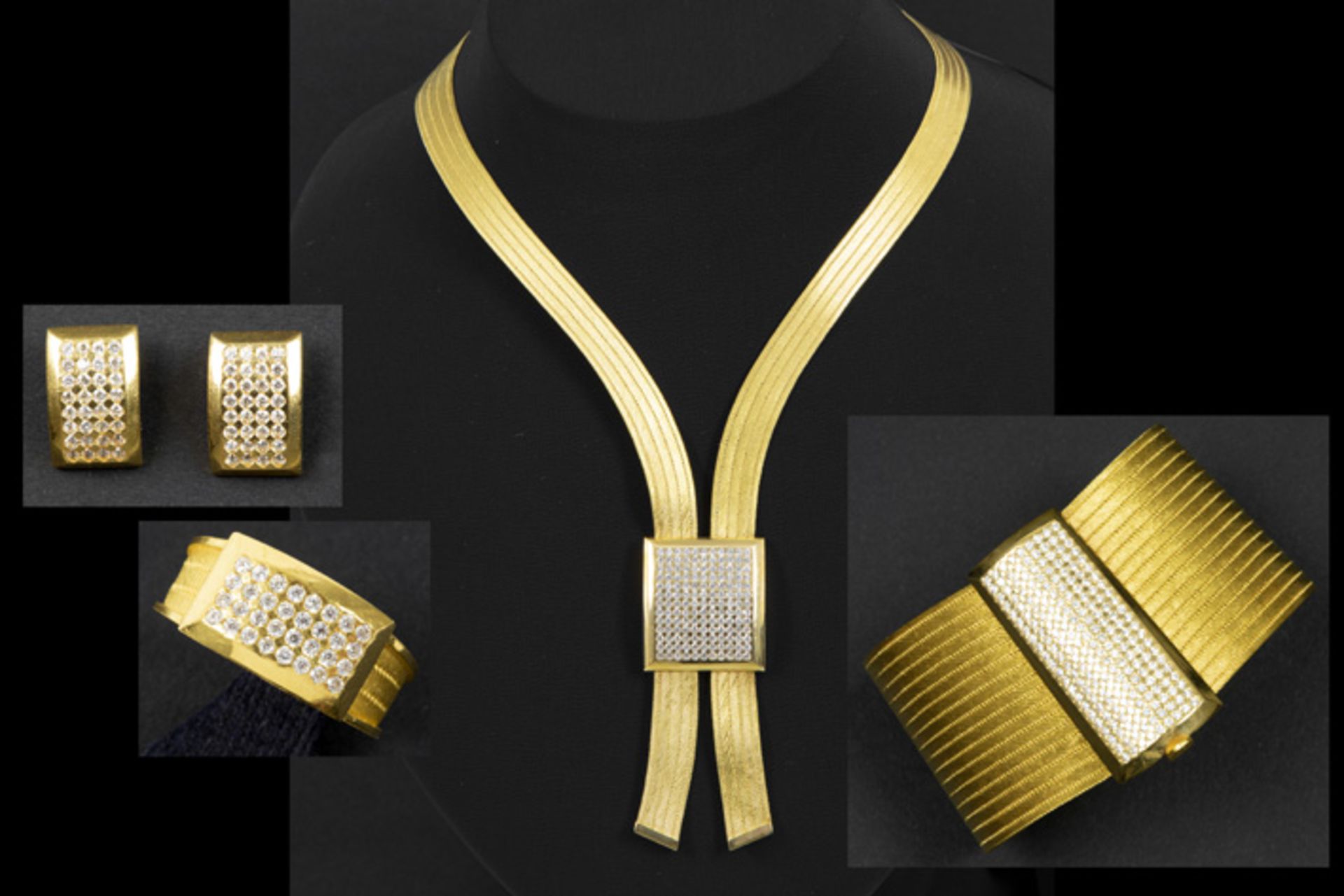 set of a necklace and bracelet in yellow gold (18 carat) with zirconia - 154,5 gram || Set van een