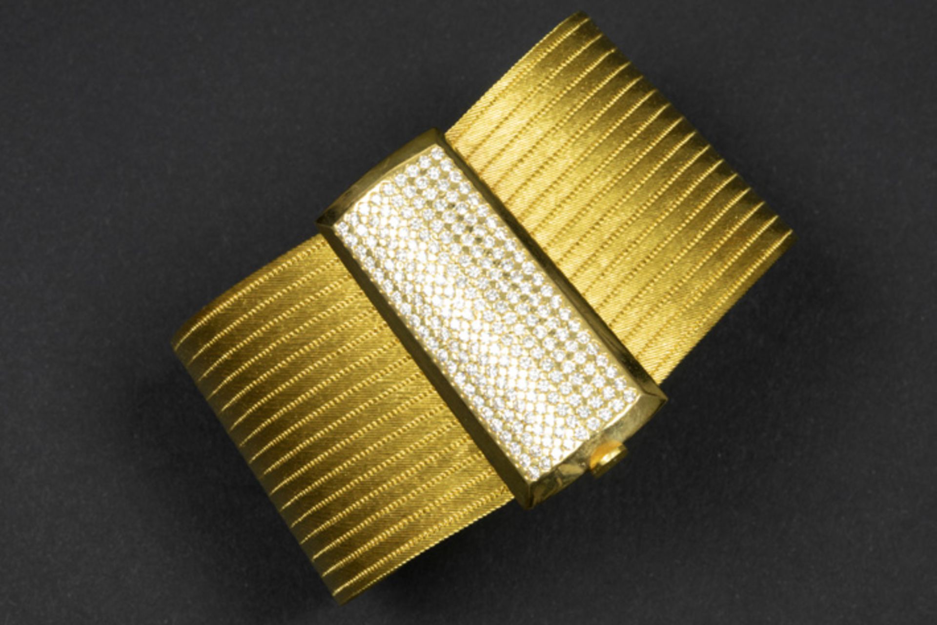 set of a necklace and bracelet in yellow gold (18 carat) with zirconia - 154,5 gram || Set van een - Image 4 of 7