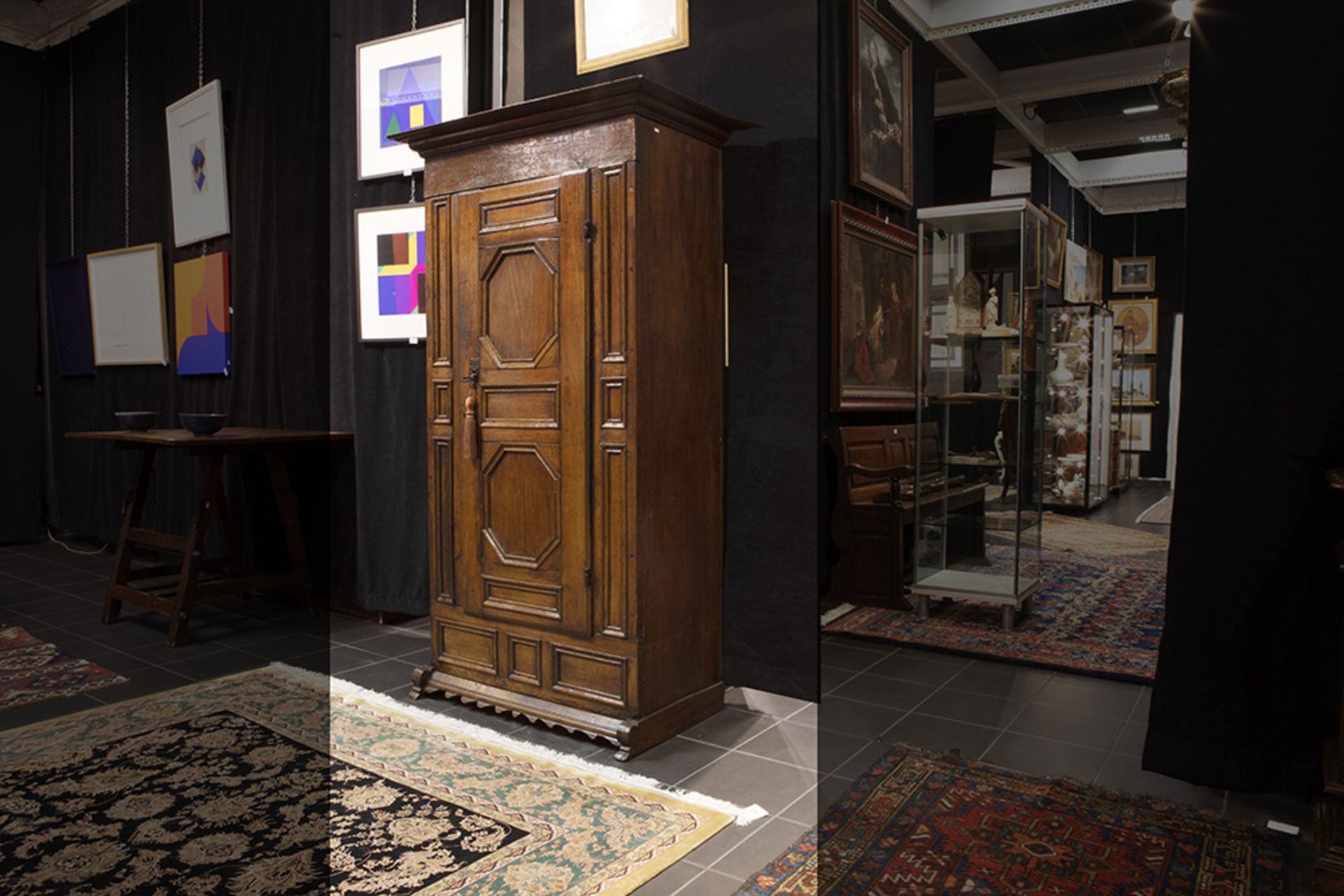 small 18th Cent. oak one door armoire || Achttiende eeuws eendeurskastje in mooi gepatineerde eik - Image 2 of 4