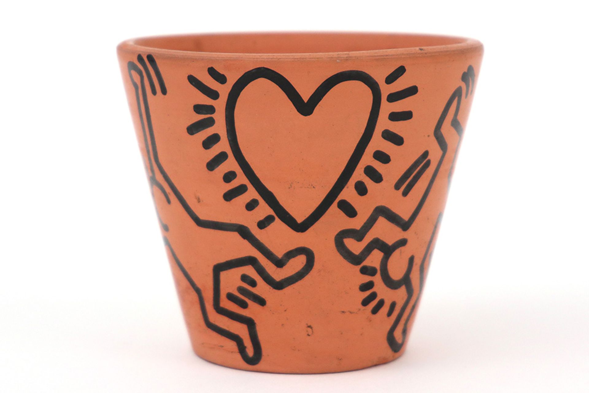 Keith Haring signed drawing in felt-tip pen on ceramic flower pot - dated (19)89 || HARING KEITH ( - Image 4 of 7