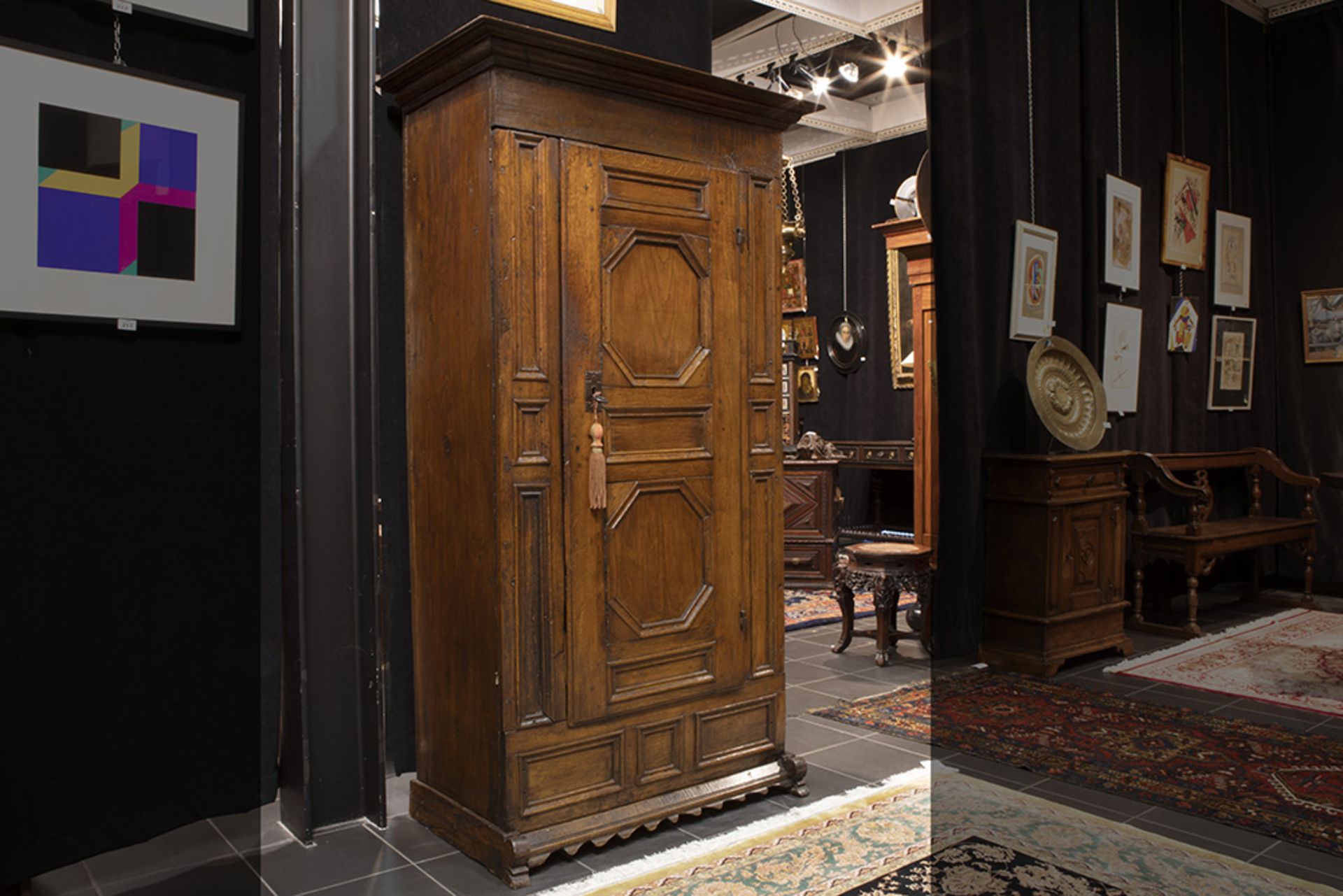 small 18th Cent. oak one door armoire || Achttiende eeuws eendeurskastje in mooi gepatineerde eik