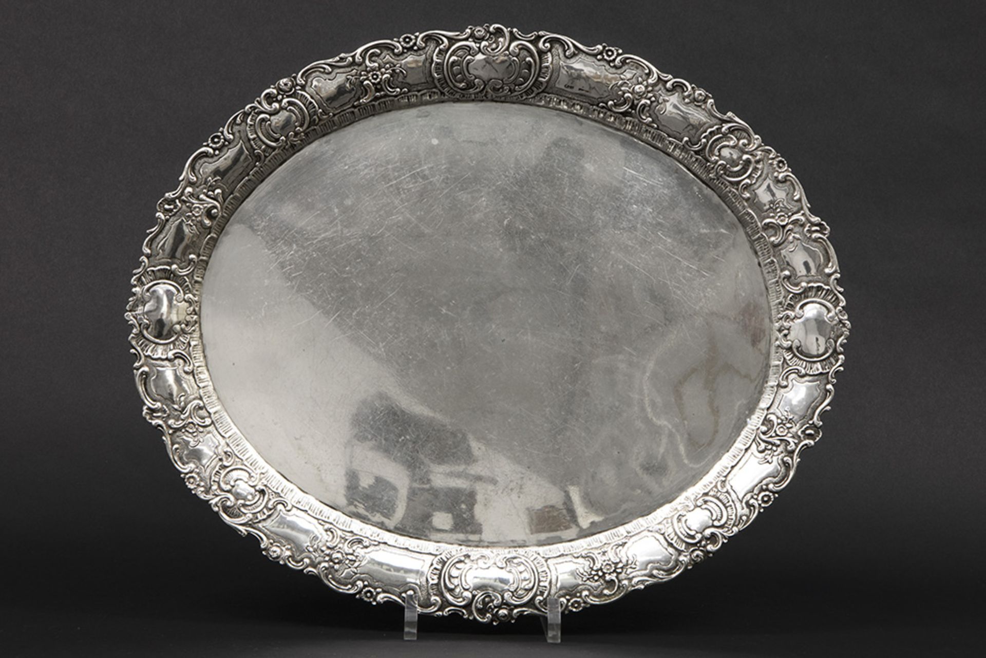 oval serving tray in German 800 marked silver || Antieke ovale dienschaal in massief zilver, gemerkt