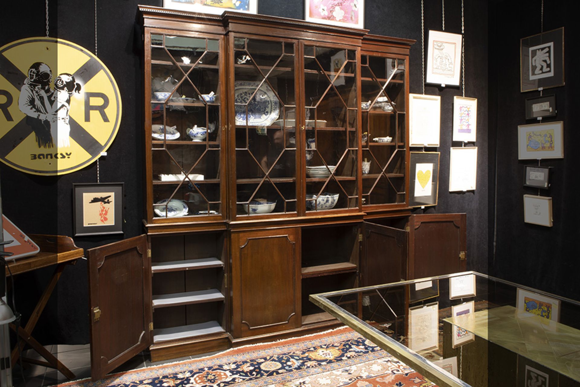 antique English breakfront library bookcase in mahogany || Antiek Engels bibliotheekmeubel met - Image 2 of 3