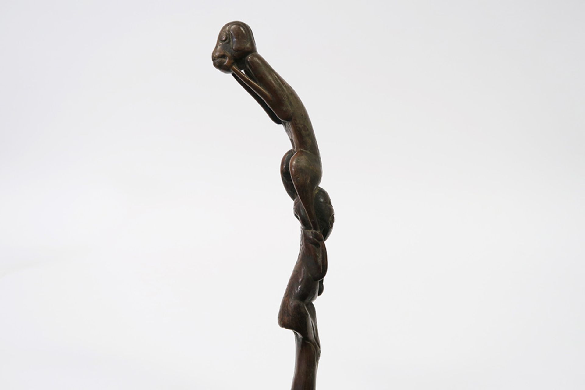 antique Chinese walkingstick with a figure in wood || Antieke Chinese wandelstok met als greep een - Image 4 of 4