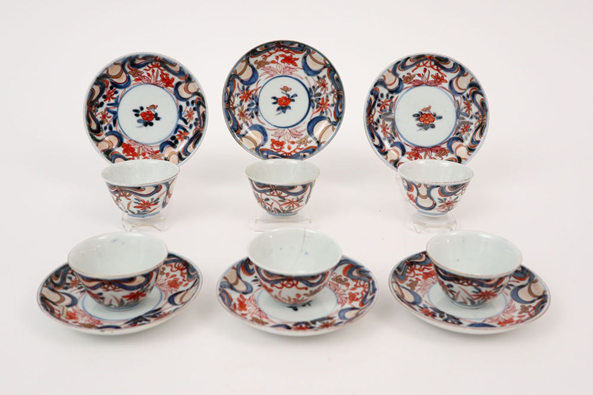 series of six 18th Cent. Chinese sets of cup and saucer in porcelain with Imari decor || Reeks van