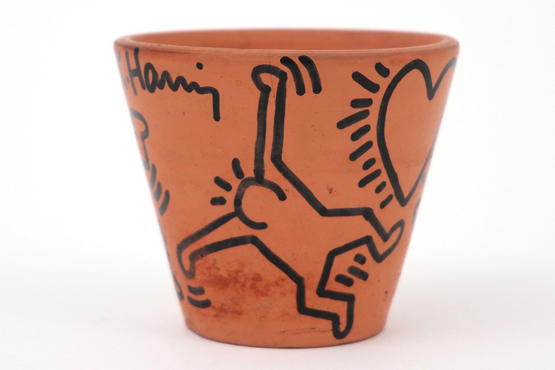 Keith Haring signed drawing in felt-tip pen on ceramic flower pot - dated (19)89 || HARING KEITH ( - Image 3 of 7