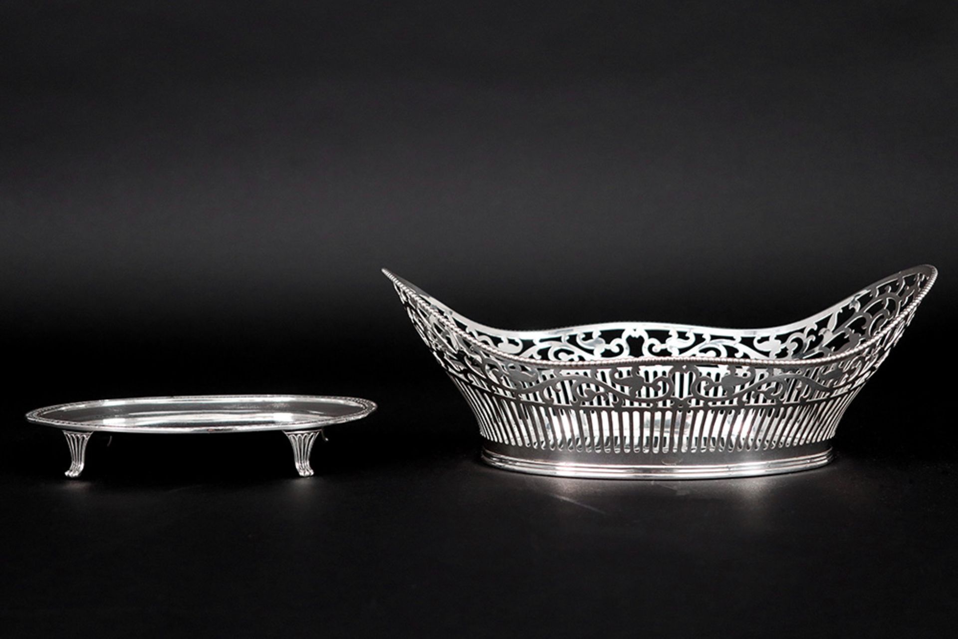 small English Victorian oval card's dish in marked silver & a German basket in marked silver || - Bild 2 aus 6