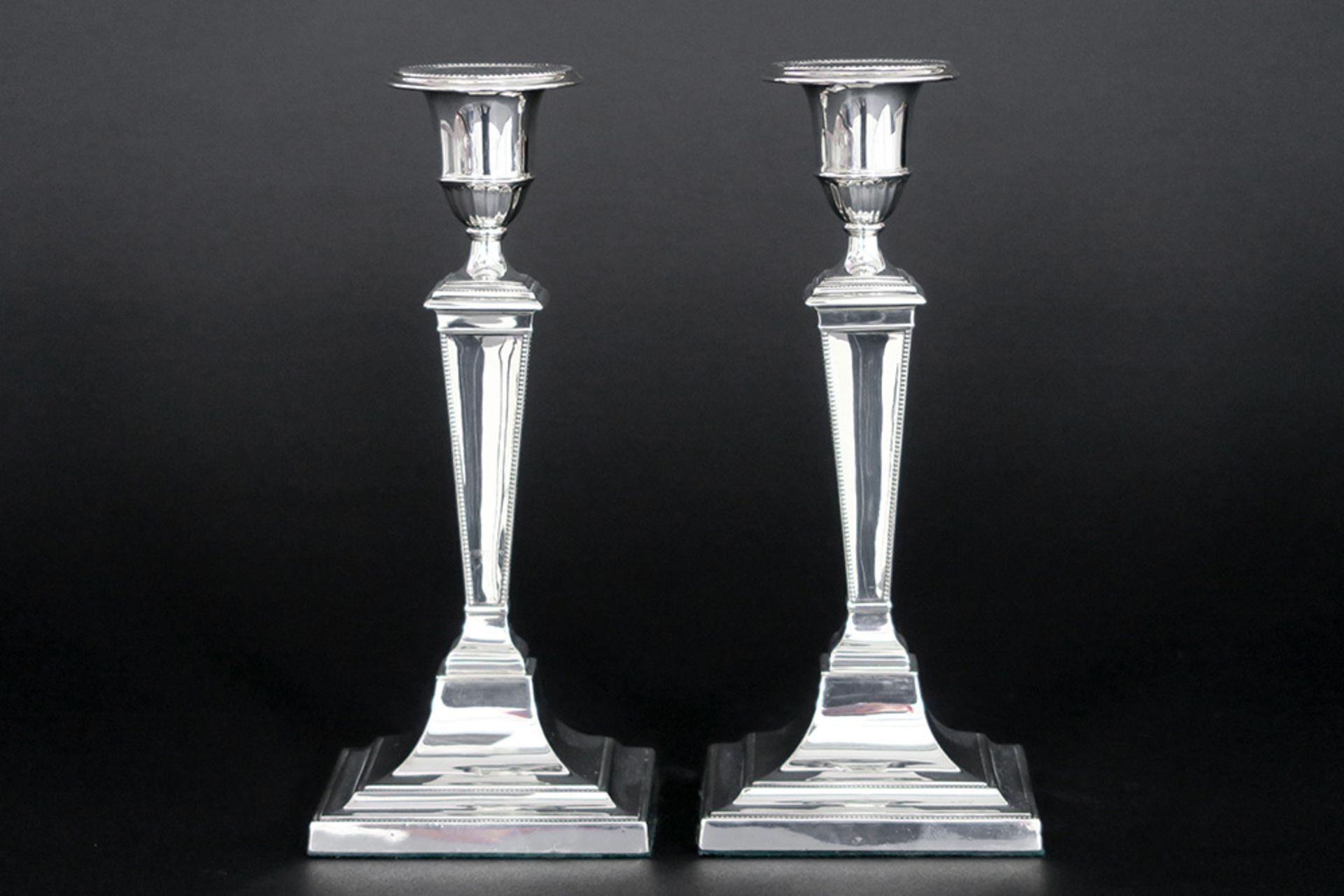 pair of antique English candlesticks in marked and 'Barker Ellis' signed silver || BARKER ELLIS paar - Bild 2 aus 3