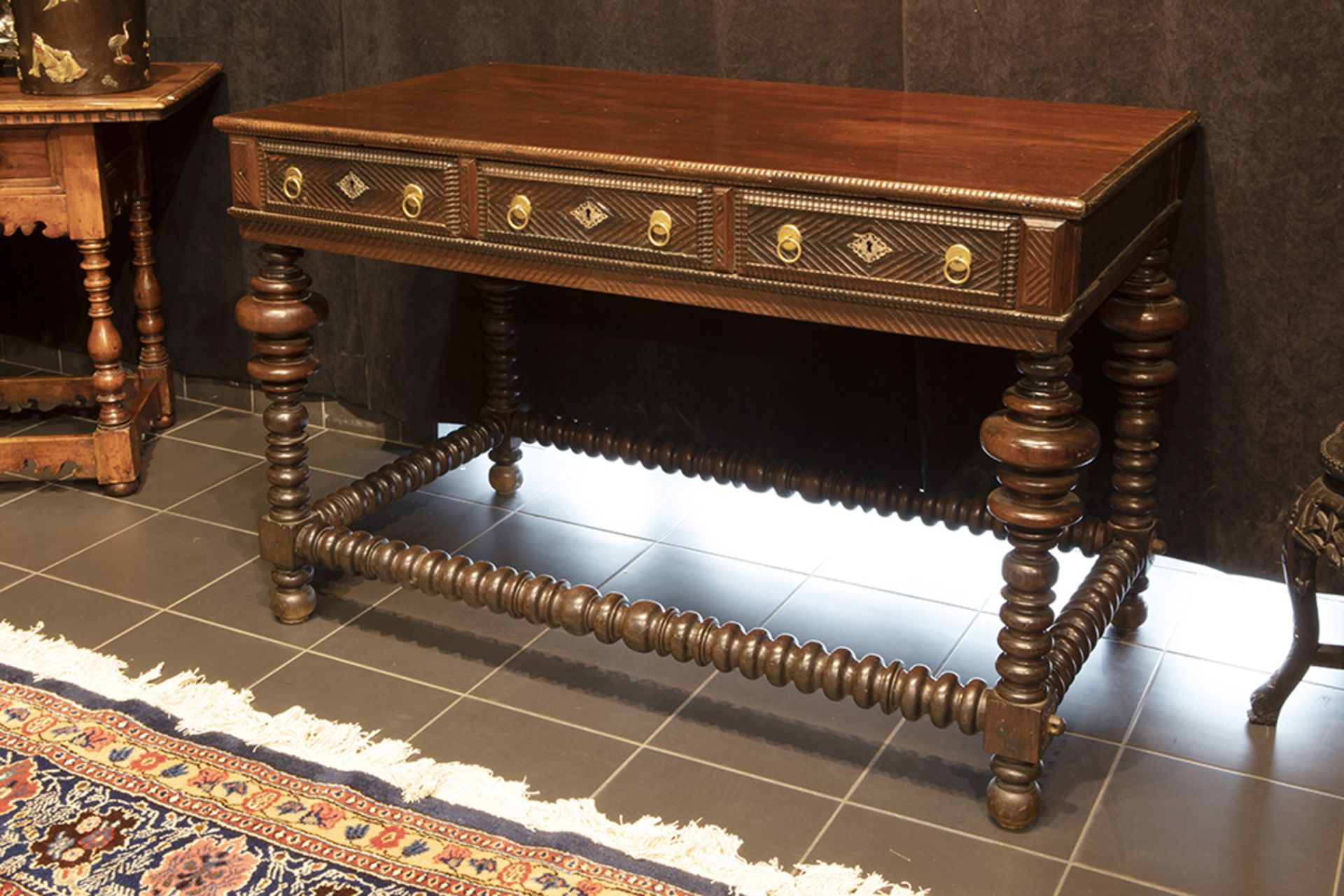quite rare, very good 17/18th Cent. Portuguese side table in mahogany || PORTUGAL - 17°/18° EEUW