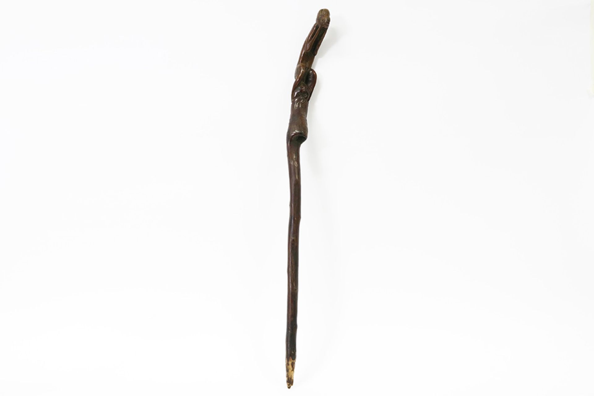 antique Chinese walkingstick with a figure in wood || Antieke Chinese wandelstok met als greep een - Image 2 of 4