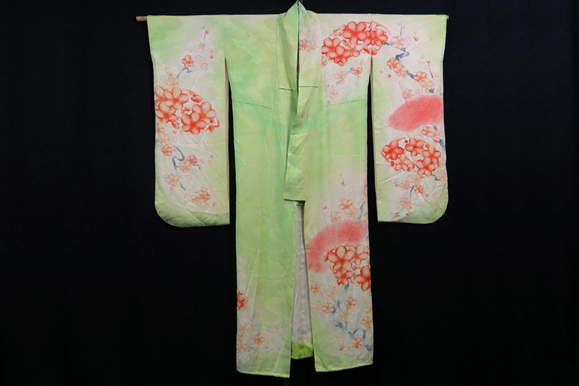Japanese vintage handpainted silk kimono with parts in the typical Japanese binding technique ||