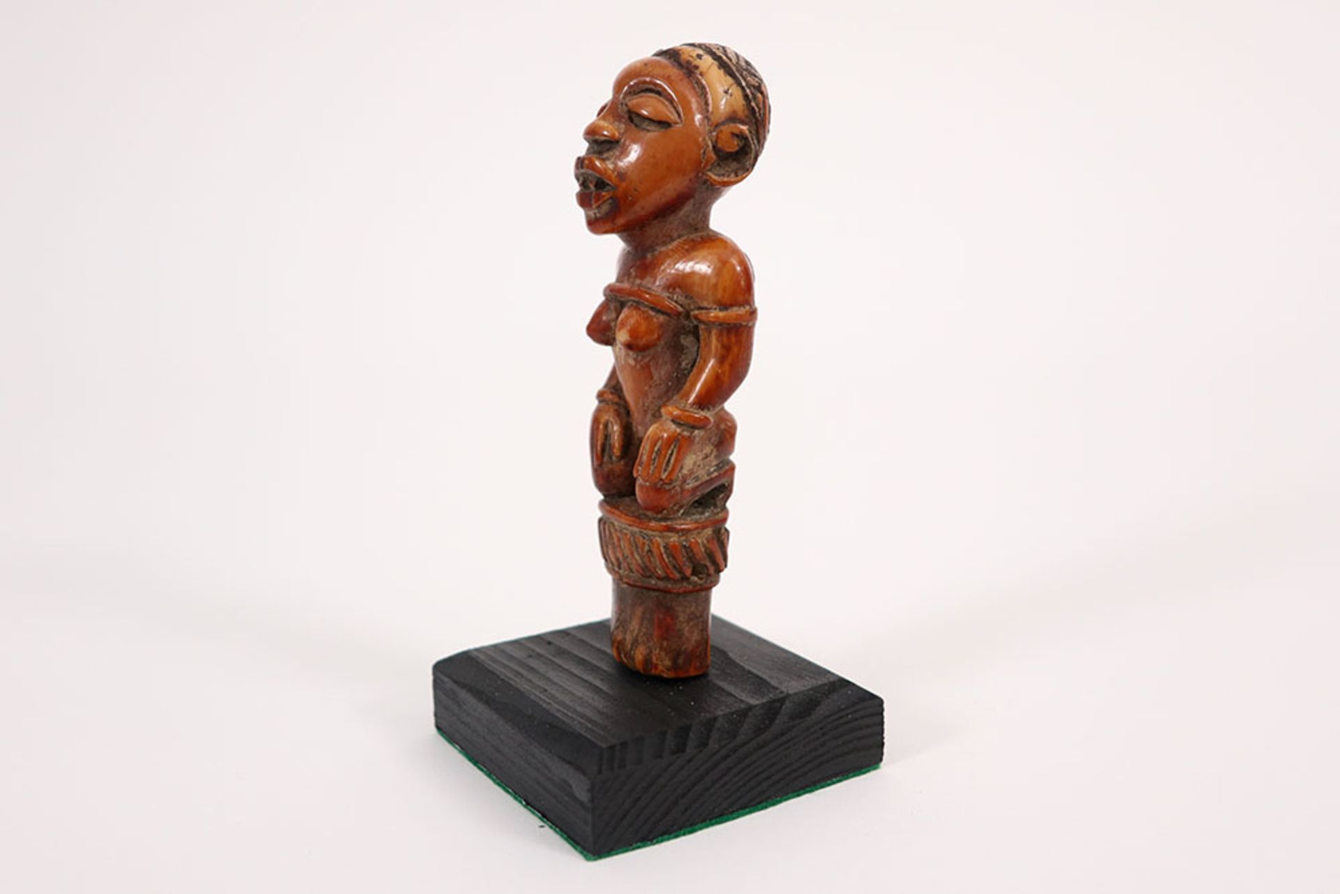 Congolese "Bakongo" sceptre/cane top in ivory with nice patina and with a female representation, - Image 2 of 4