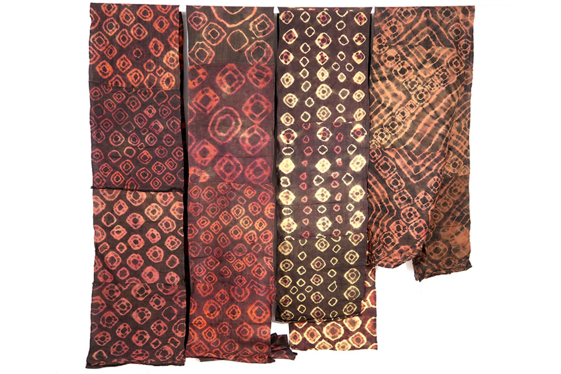 several old pieces of African textile || Lot oud Afrikaans textiel - Image 5 of 6