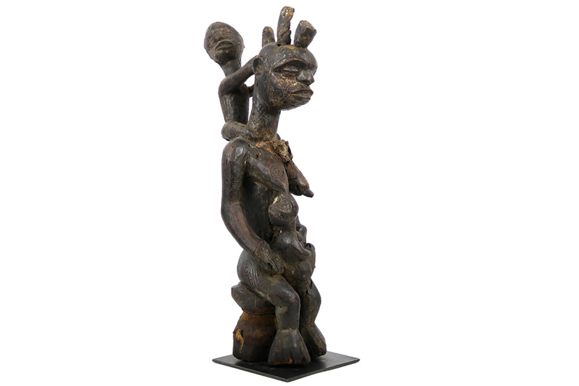 African fertility sculpture in wood || Afrikaans vruchtbaarheidsbeeld in hout met de voorstelling