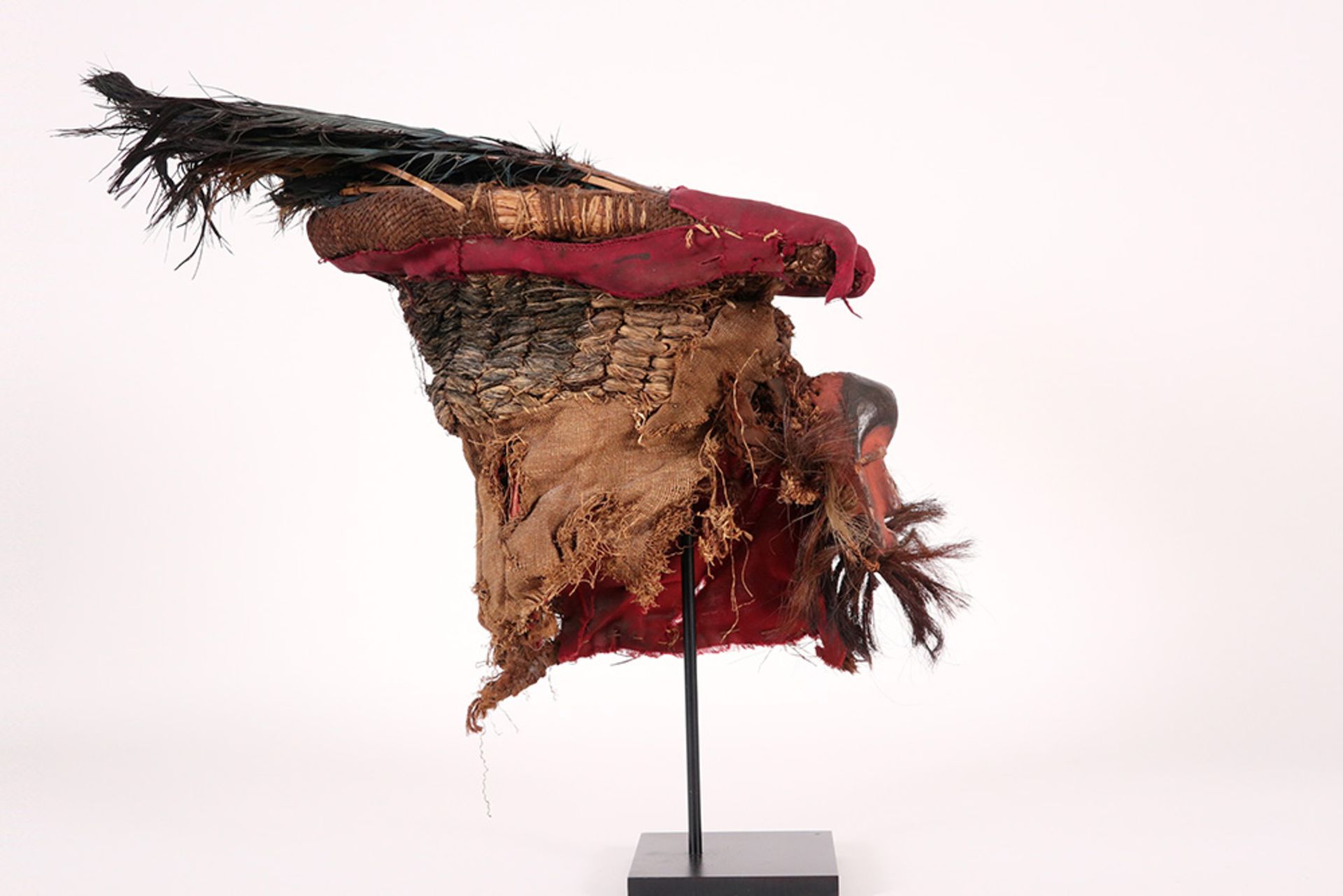 Congolese Badundu/Kasai Pende mask in vegetal fibres, feathers and painted wood with - Image 5 of 6