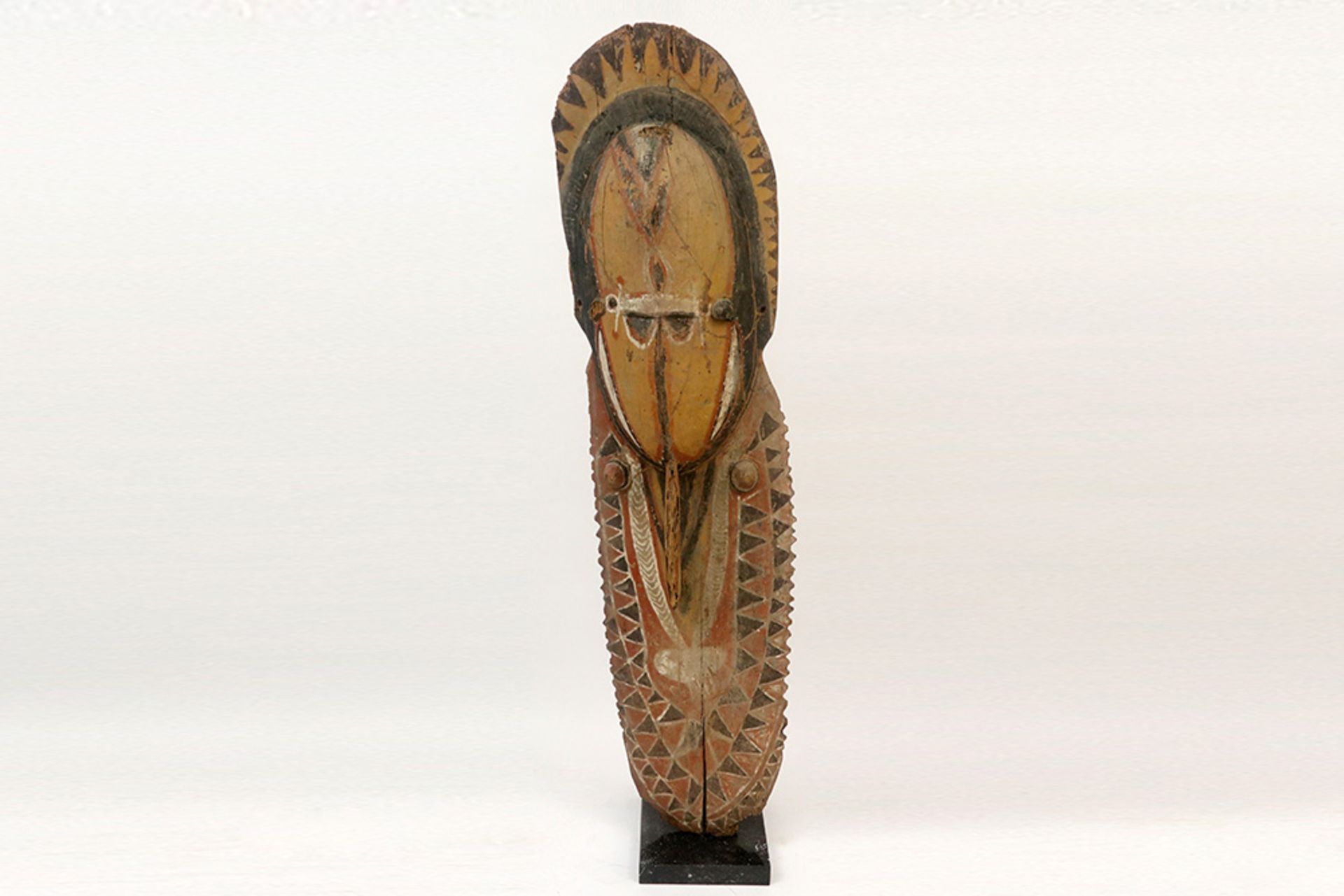 quite rare Papua New Guinean Abelam sculpture in hard wood with original quite well preserved