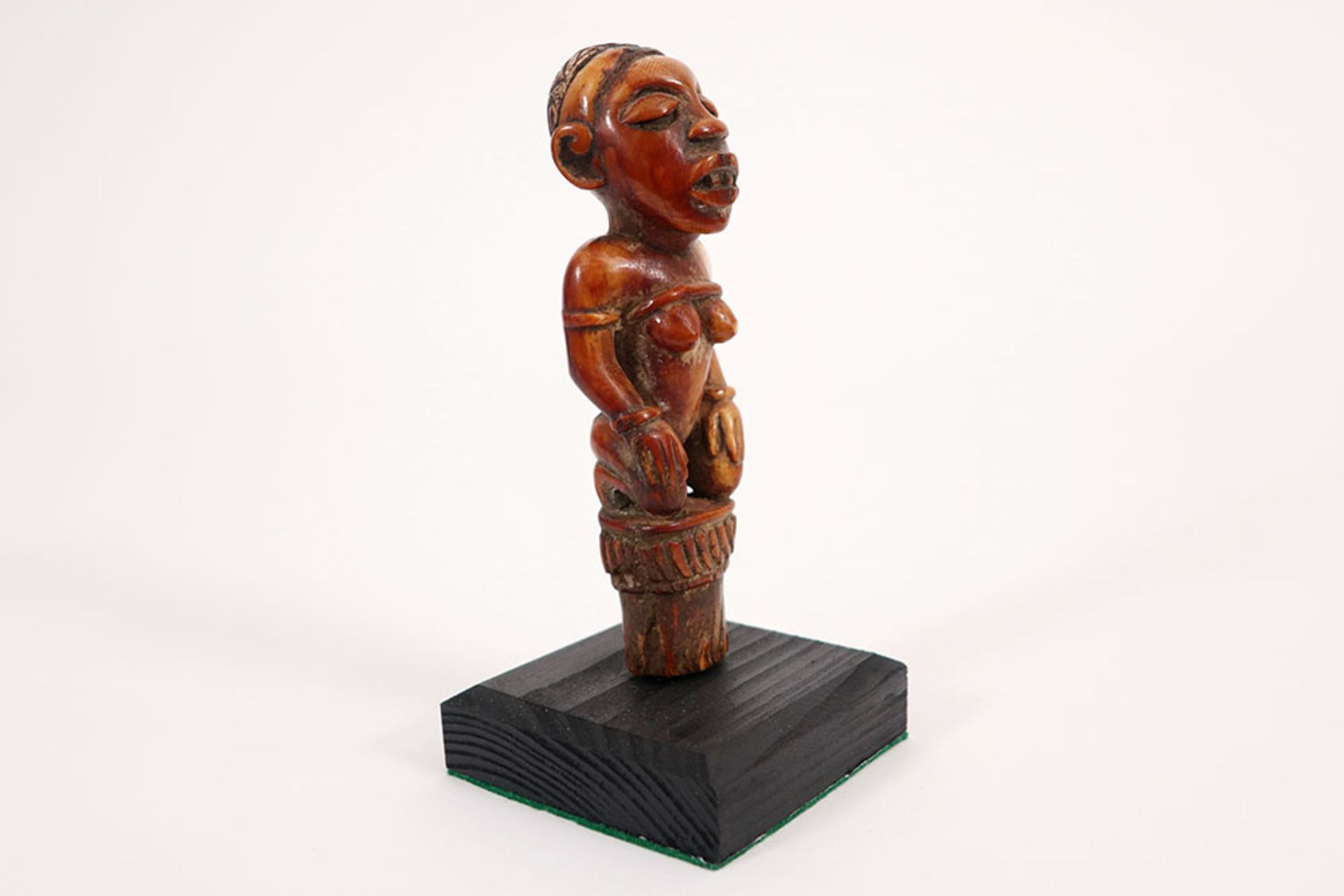 Congolese "Bakongo" sceptre/cane top in ivory with nice patina and with a female representation, - Image 3 of 4