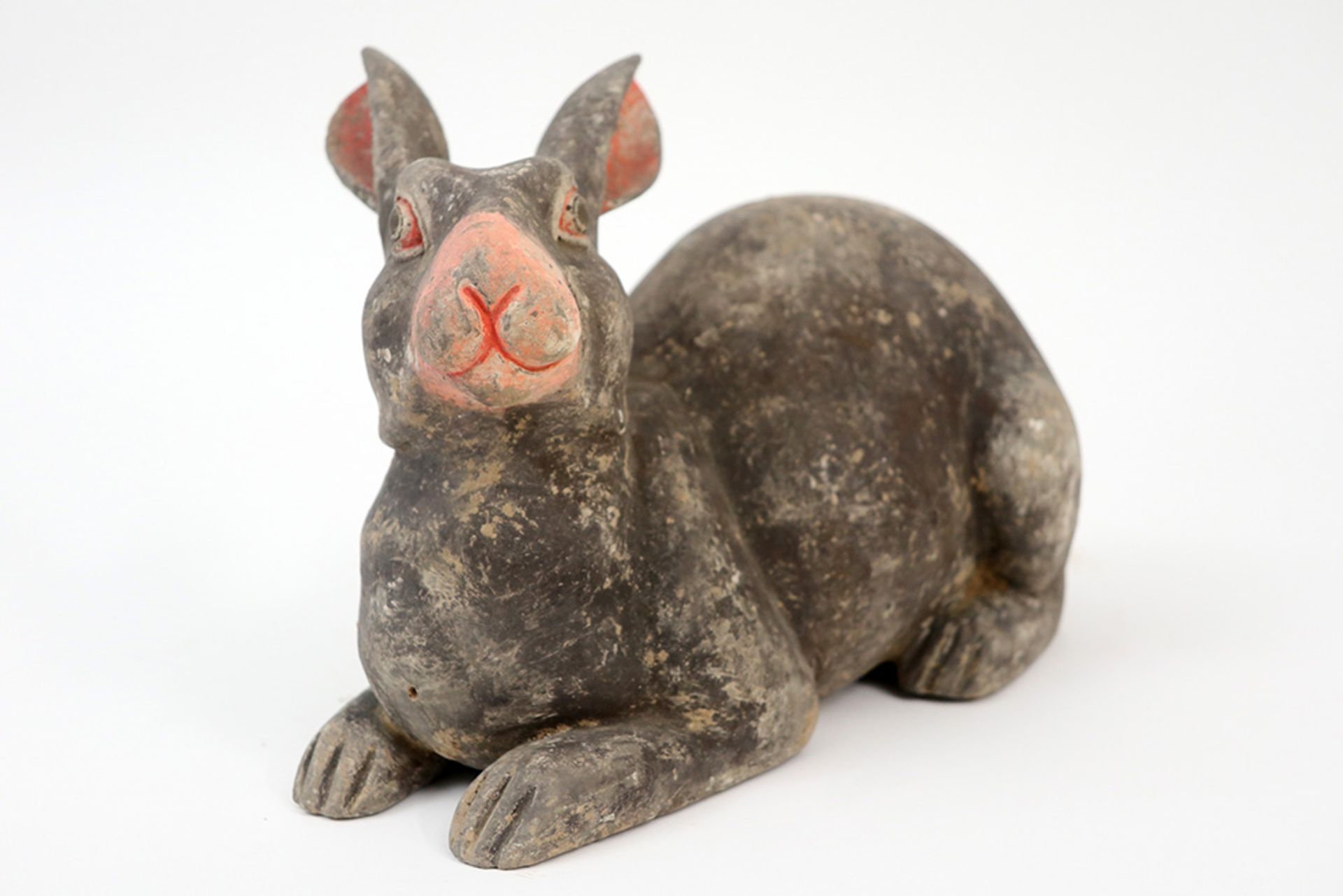 rare Chinese Han period tomb sculpture - a hare - in earthenware with well preserved polychromy || - Bild 4 aus 6