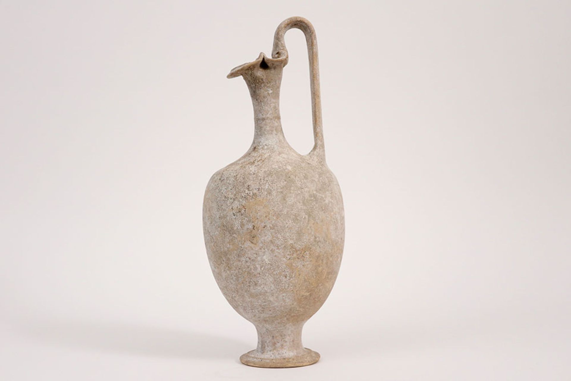 presumably 5th Cent. BC Ancient greece oinochoë in earthenware || OUD-GRIEKENLAND / ATHENE - 5° EEUW - Image 2 of 4