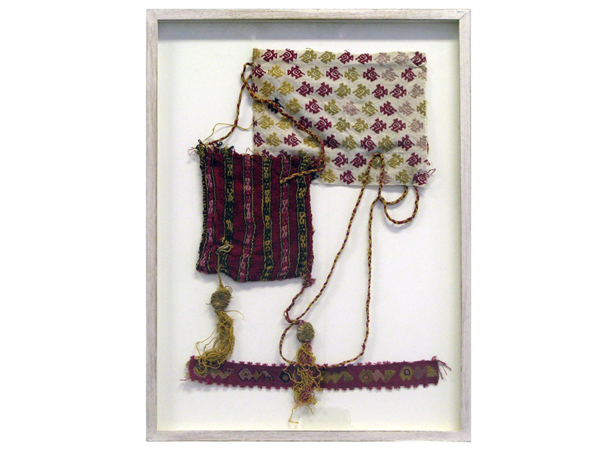 three pieces of original "Inca Cuzco" textile - in one frame || INCA - PERU (REGIO CUZCO) - ca