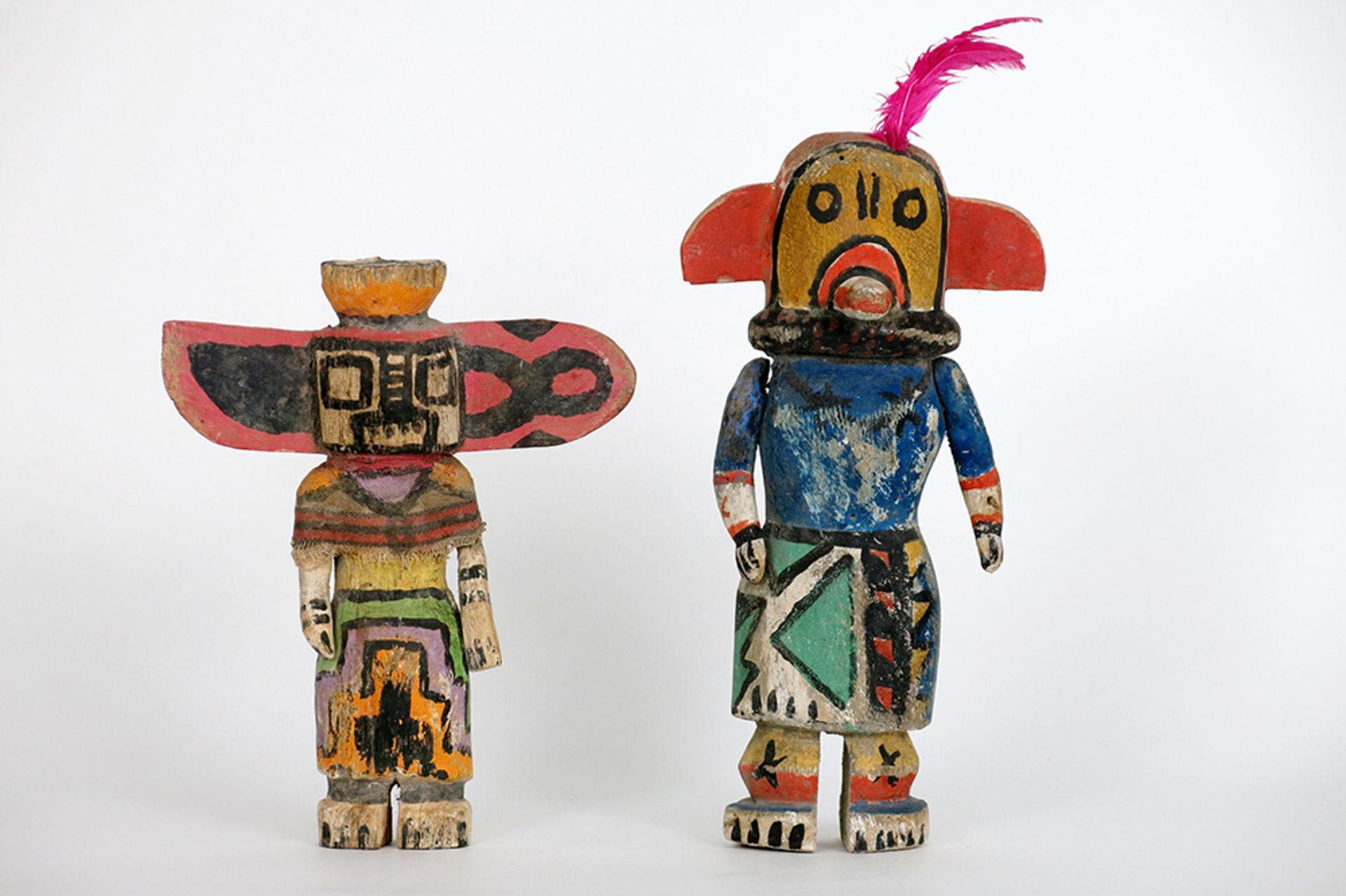 two native American "Hopi" Indian "katsina" dolls in cottonroot wood || NOORD-AMERIKA - 20° EEUW