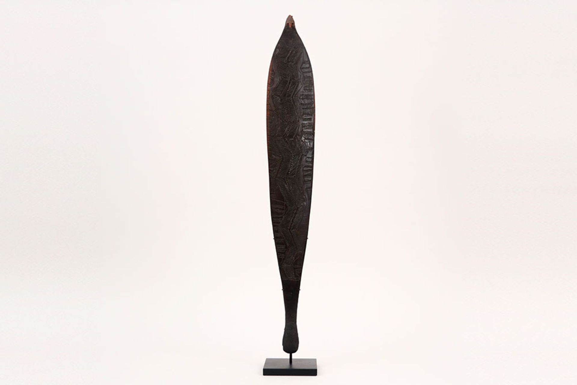 early 20th Cent. Australian Aboriginal spear thrower in wood, fully engraved on one side ||