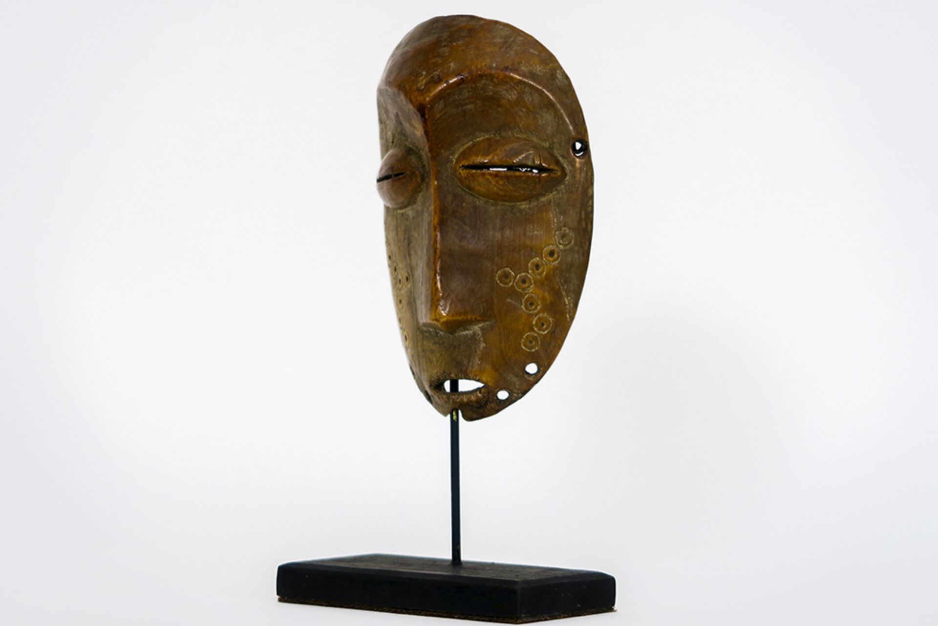 1st half of the 20th Cent. African Congolese "Lega" mask in ivory || AFRIKA - KONGO - 1° HELFT 20° - Bild 4 aus 4