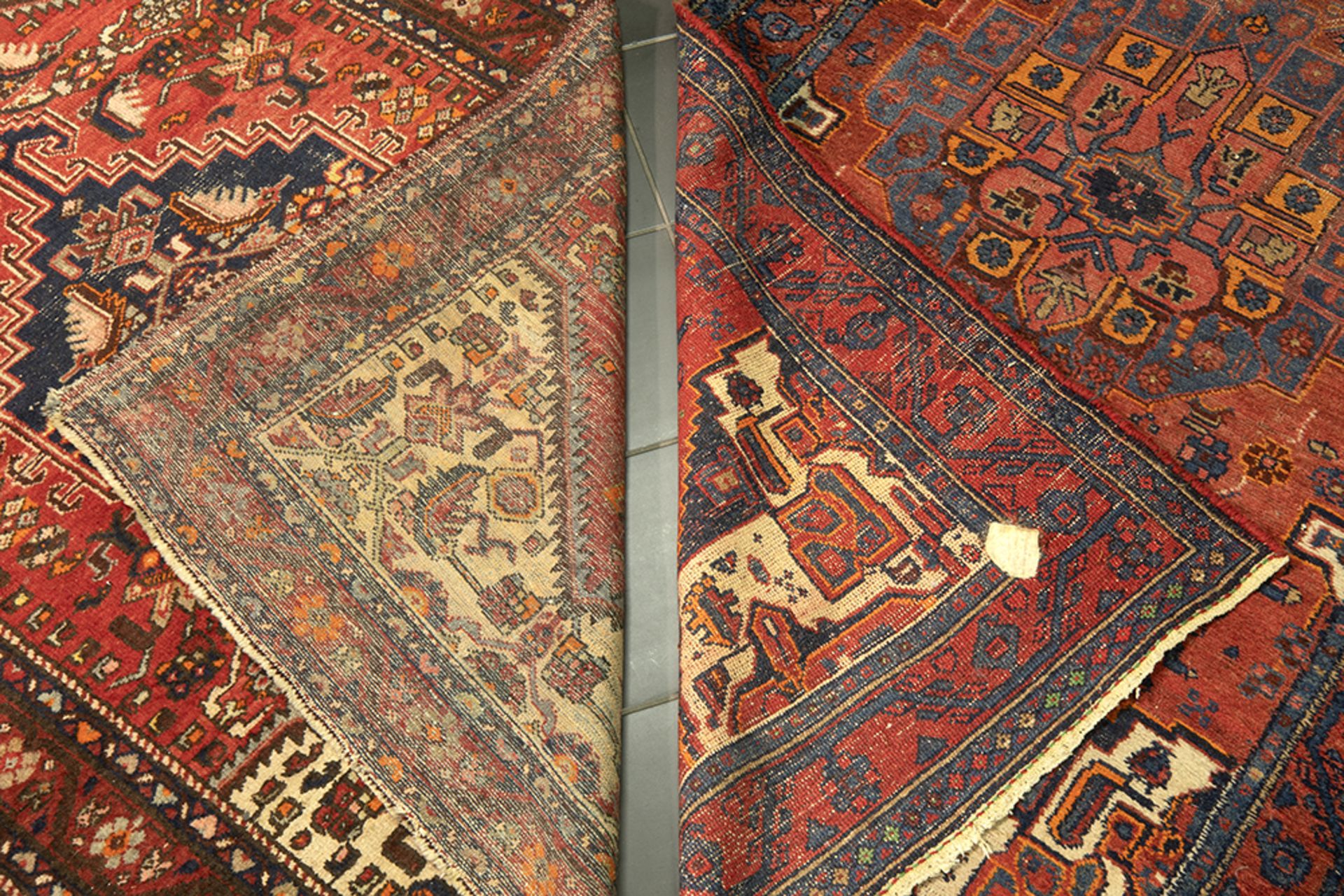 two Persian dozar rugs in wool || Lot van twee Perzische dozar-tapijten - 133 x 238 en 125 x 196 cm - Image 2 of 2