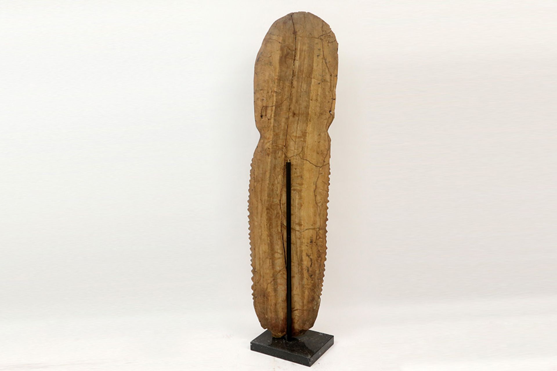 quite rare Papua New Guinean Abelam sculpture in hard wood with original quite well preserved - Image 3 of 3