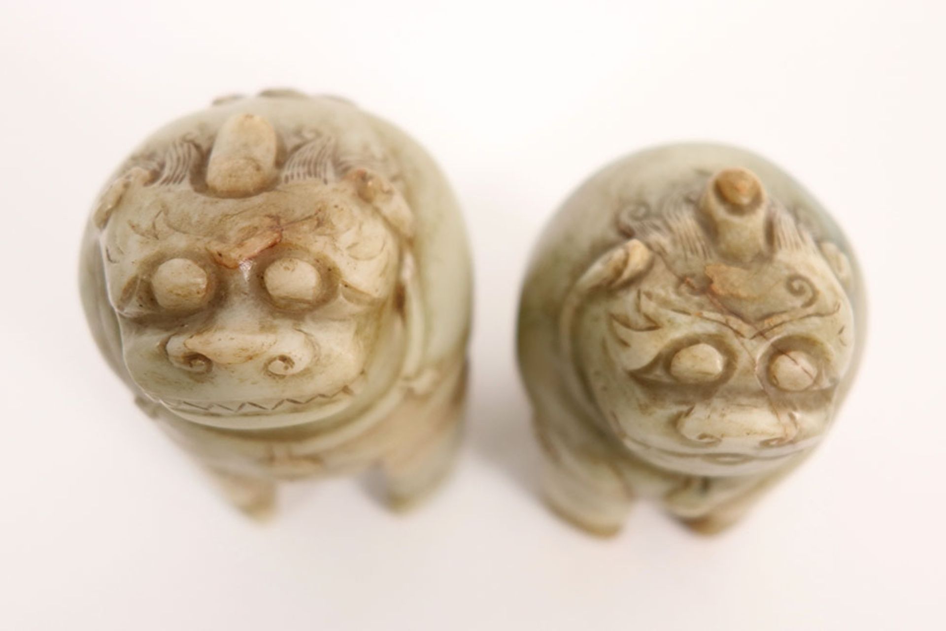 pair of Chinese archaic lion sculptures || Paar Chinese archaïsche sculpturen in steen : "Leeuwtjes" - Bild 4 aus 4