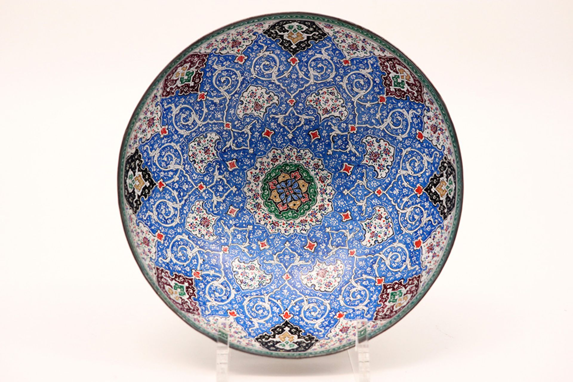Persian bowl in enamelled metal || Perzische bowl in geëmailleerd metaal met een fijnuitgwerkt - Bild 2 aus 3