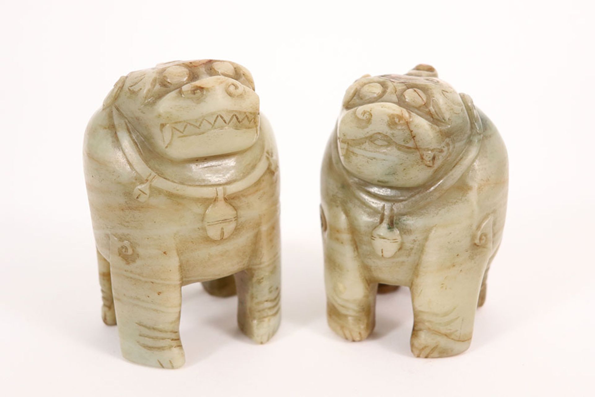 pair of Chinese archaic lion sculptures || Paar Chinese archaïsche sculpturen in steen : "Leeuwtjes"