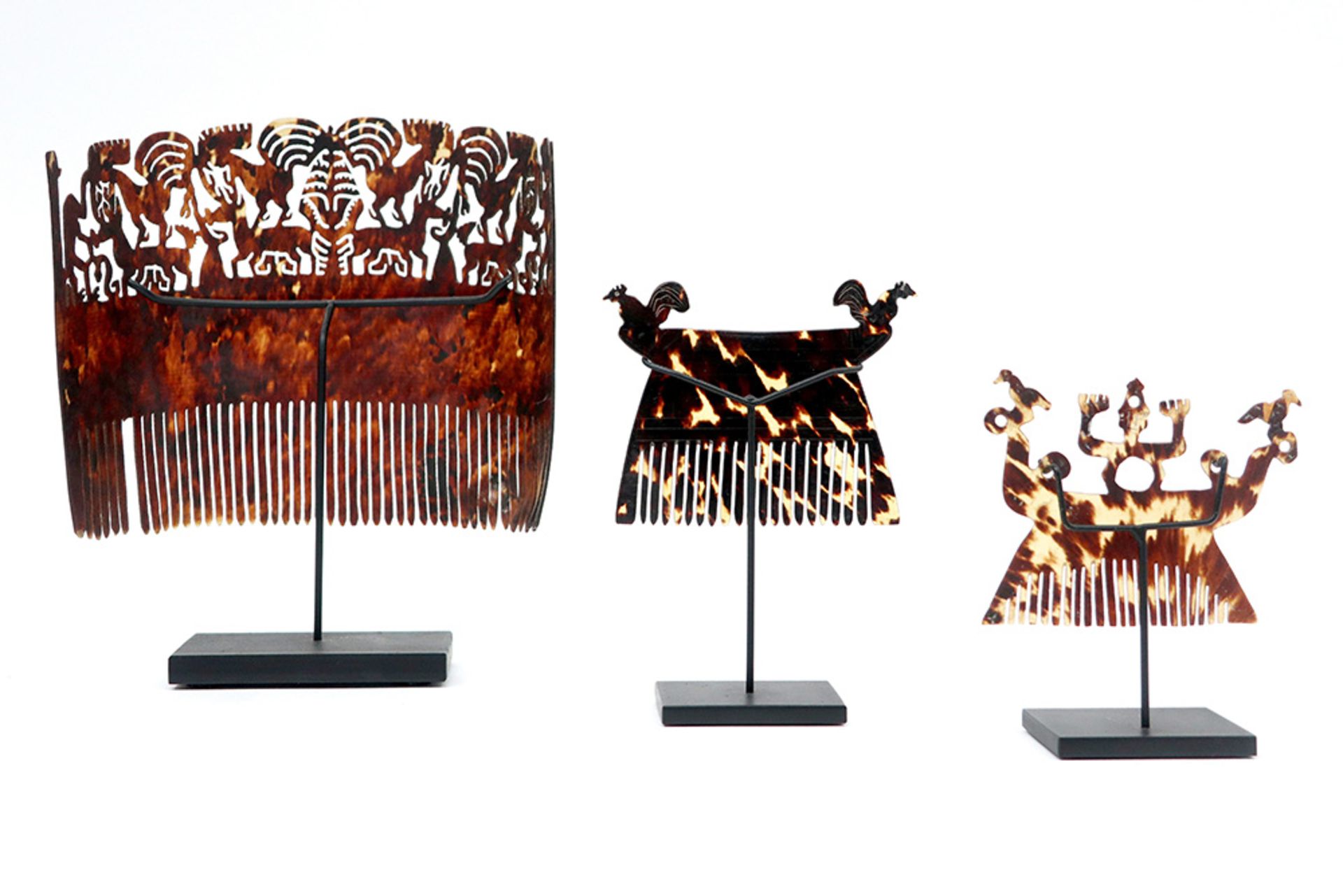 three 19th/20th Cent. Suma tortoiseshell combs || INDONESIË / SUMA - 19°/20° EEUW lot van drie - Image 2 of 3