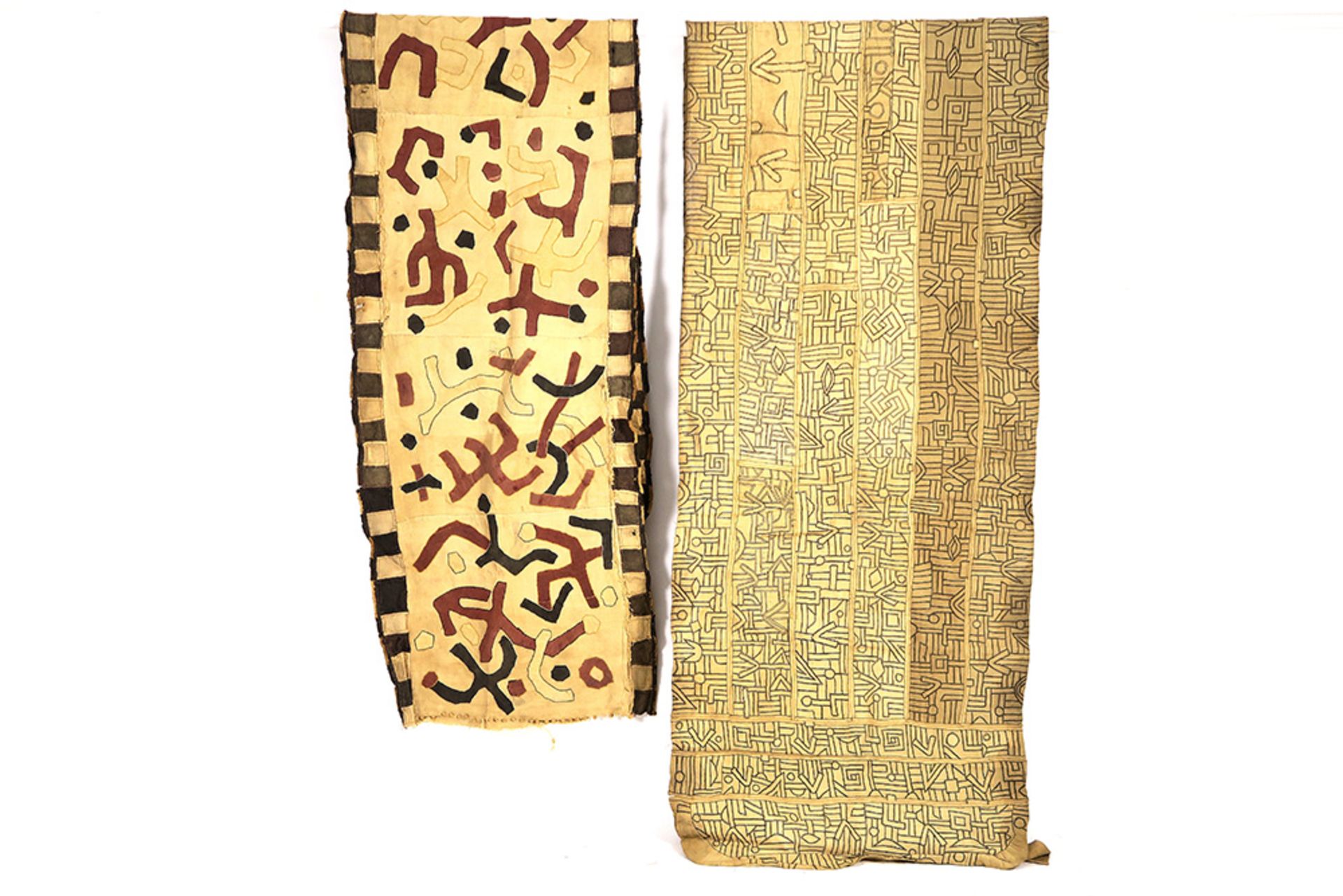 several old pieces of African textile || Lot oud Afrikaans textiel - Image 3 of 4